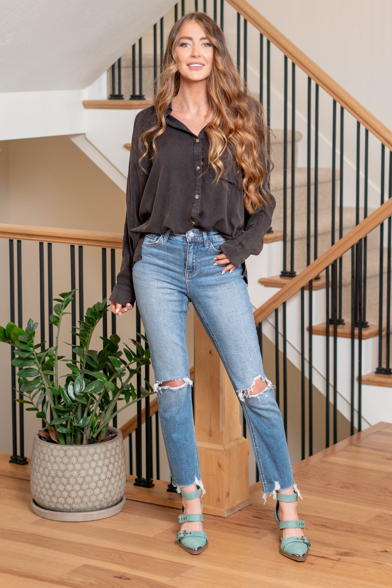 Flying Monkey Elevate your denim game with our High Rise Distressed Hem Ankle Slim Straight Jeans. Crafted from comfortable stretch denim, these jeans feature a high-rise waist for a flattering fit. Perfect for both casual and dressed-up looks, these jeans are a must-have for any fashion-forward wardrobe.