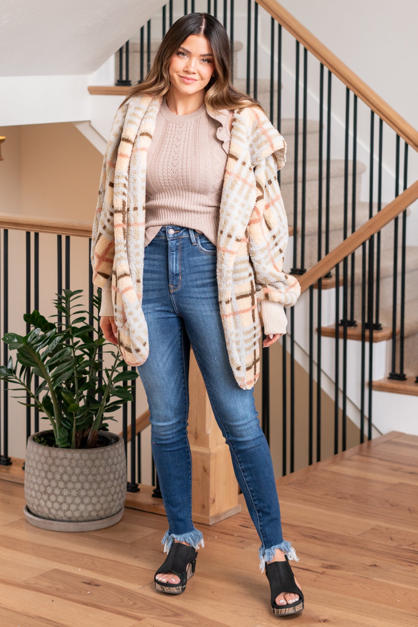 Hem & Thread This is that cozy jacket you will throw on every day and go! One size fits most with an open neckline and long sleeves and side pockets. Color: Cream Mix Neckline: Open Sleeve: Long 100% POLYESTER Style #: 19378C-CreamMix