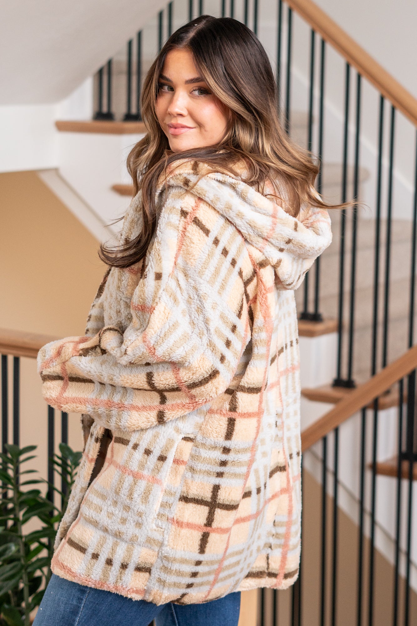 Hem & Thread This is that cozy jacket you will throw on every day and go! One size fits most with an open neckline and long sleeves and side pockets. Color: Cream Mix Neckline: Open Sleeve: Long 100% POLYESTER Style #: 19378C-CreamMix