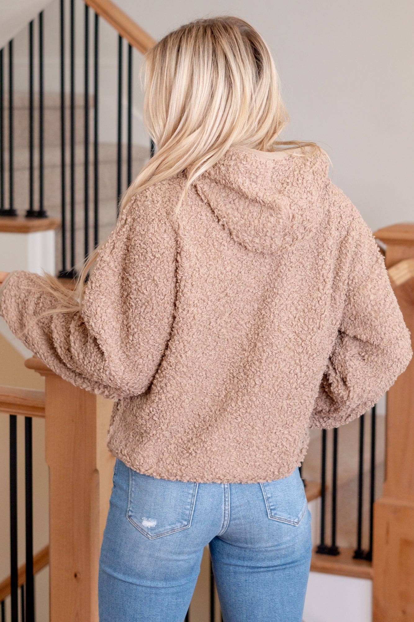 BiBi Step into ultimate coziness with our Comfy Sherpa Zip Up Hoodie featuring a convenient pocket. This hoodie is designed for comfort, warmth, and style. The plush sherpa fabric ensures a soft touch against your skin, while the zip-up design and hoodie provide versatility for your casual or outdoor wardrobe. Perfect for chilly days or relaxed outings, this hoodie with pockets is a cozy essential that combines fashion with functionality.