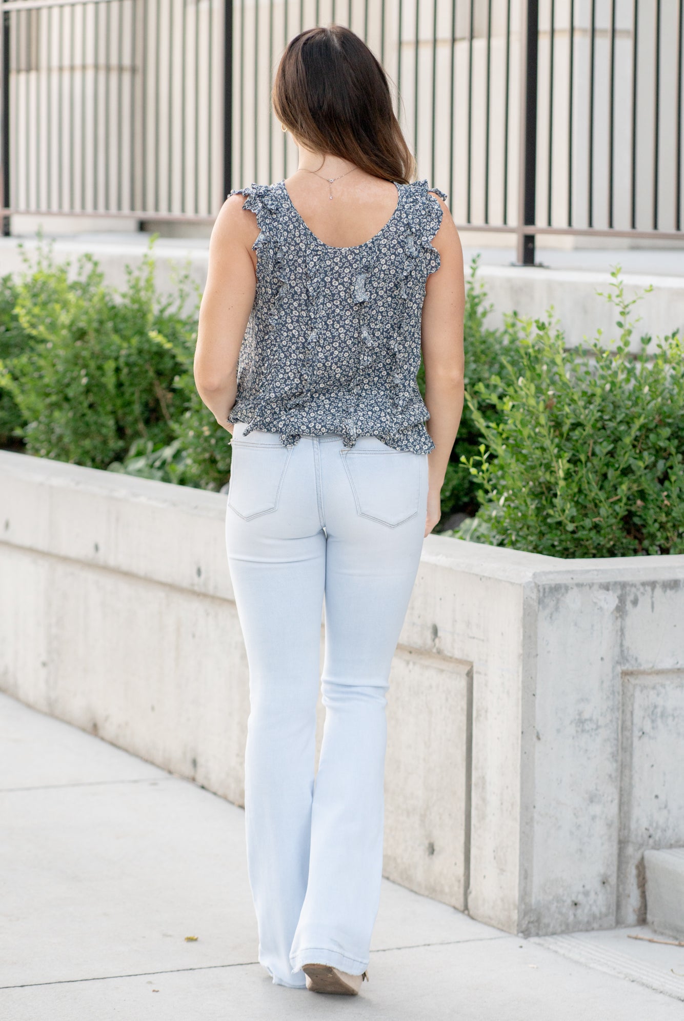 American Blues KanCan Jeans Elevate your denim collection with our Classic Flared Jeans featuring knee destruction and a tattered hem. These jeans effortlessly blend edgy and chic, giving you a tattered look that makes a statement. Sitting right at the natural waistline, they gently taper down the thigh and then flare out at the calf, ensuring a flattering silhouette.