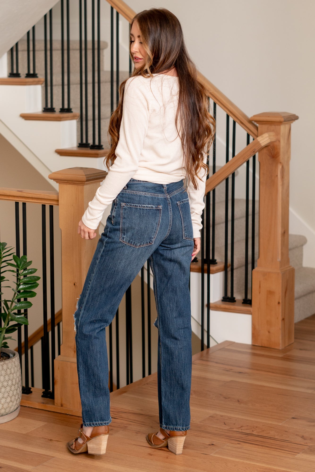 KanCan Jeans Revamp your denim collection with the Gianna Ultra High Rise 90's Boyfriend Fit jeans, a perfect fusion of comfort and vintage-inspired style. These jeans feature an ultra-high rise and a relaxed 90's boyfriend fit for a laid-back yet chic look.
