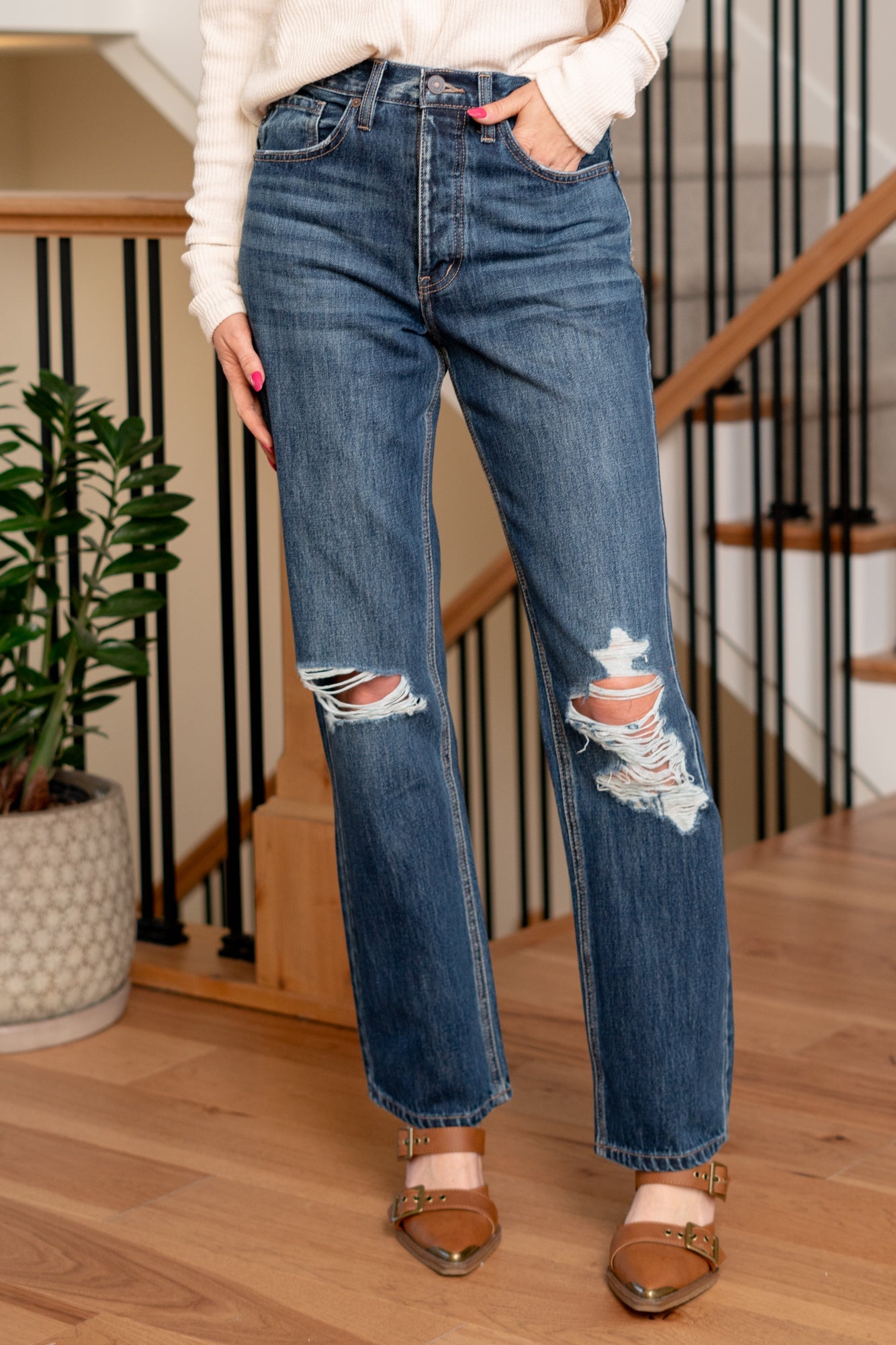 KanCan Jeans Revamp your denim collection with the Gianna Ultra High Rise 90's Boyfriend Fit jeans, a perfect fusion of comfort and vintage-inspired style. These jeans feature an ultra-high rise and a relaxed 90's boyfriend fit for a laid-back yet chic look.
