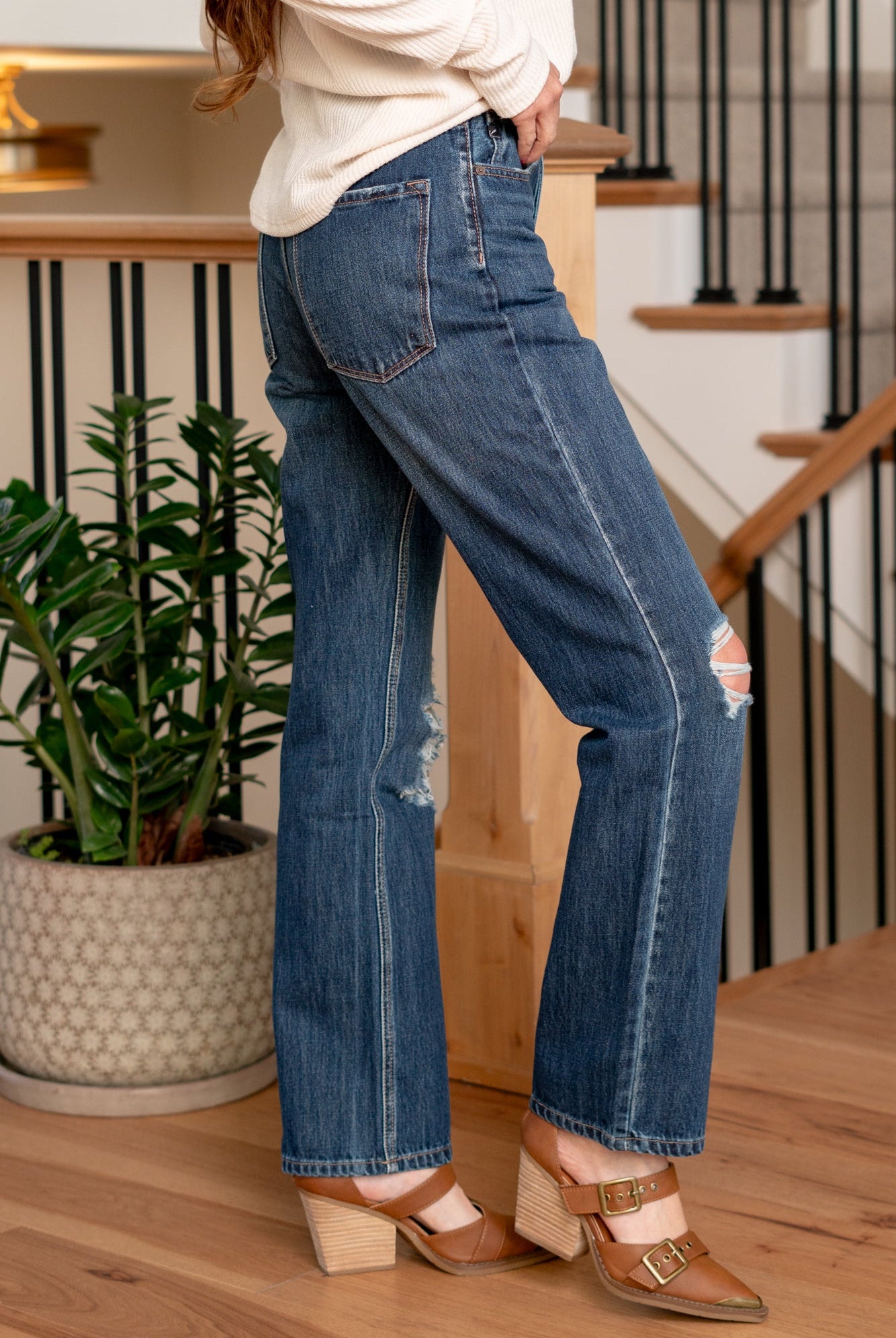 KanCan Jeans Revamp your denim collection with the Gianna Ultra High Rise 90's Boyfriend Fit jeans, a perfect fusion of comfort and vintage-inspired style. These jeans feature an ultra-high rise and a relaxed 90's boyfriend fit for a laid-back yet chic look.