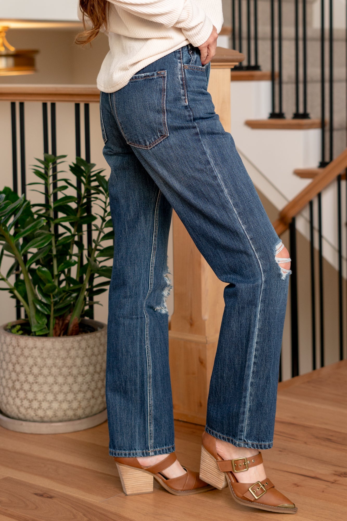 KanCan Jeans Revamp your denim collection with the Gianna Ultra High Rise 90's Boyfriend Fit jeans, a perfect fusion of comfort and vintage-inspired style. These jeans feature an ultra-high rise and a relaxed 90's boyfriend fit for a laid-back yet chic look.