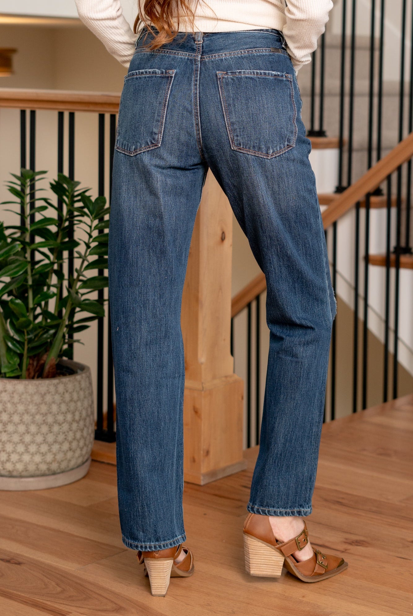 KanCan Jeans Revamp your denim collection with the Gianna Ultra High Rise 90's Boyfriend Fit jeans, a perfect fusion of comfort and vintage-inspired style. These jeans feature an ultra-high rise and a relaxed 90's boyfriend fit for a laid-back yet chic look.