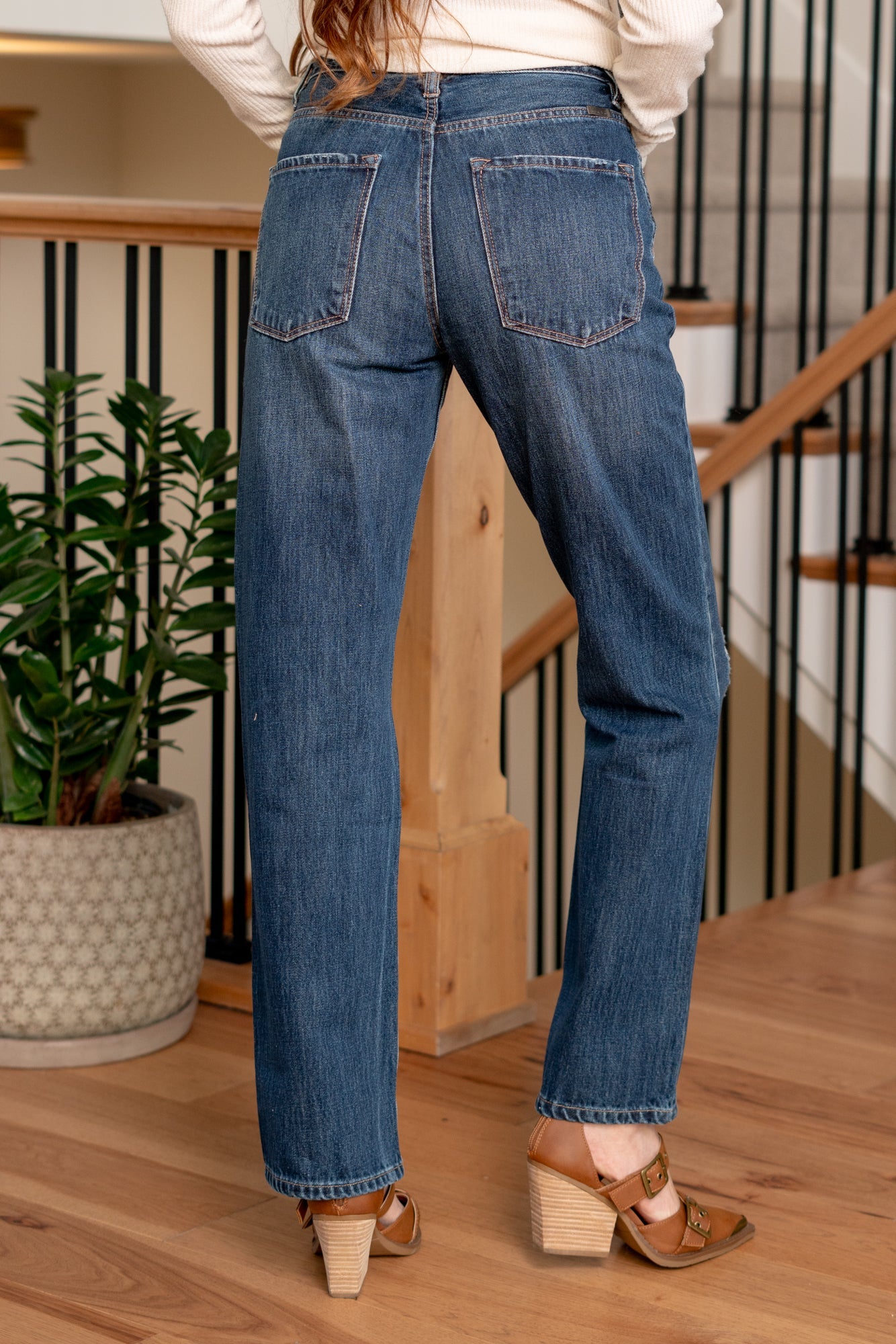 KanCan Jeans Revamp your denim collection with the Gianna Ultra High Rise 90's Boyfriend Fit jeans, a perfect fusion of comfort and vintage-inspired style. These jeans feature an ultra-high rise and a relaxed 90's boyfriend fit for a laid-back yet chic look.