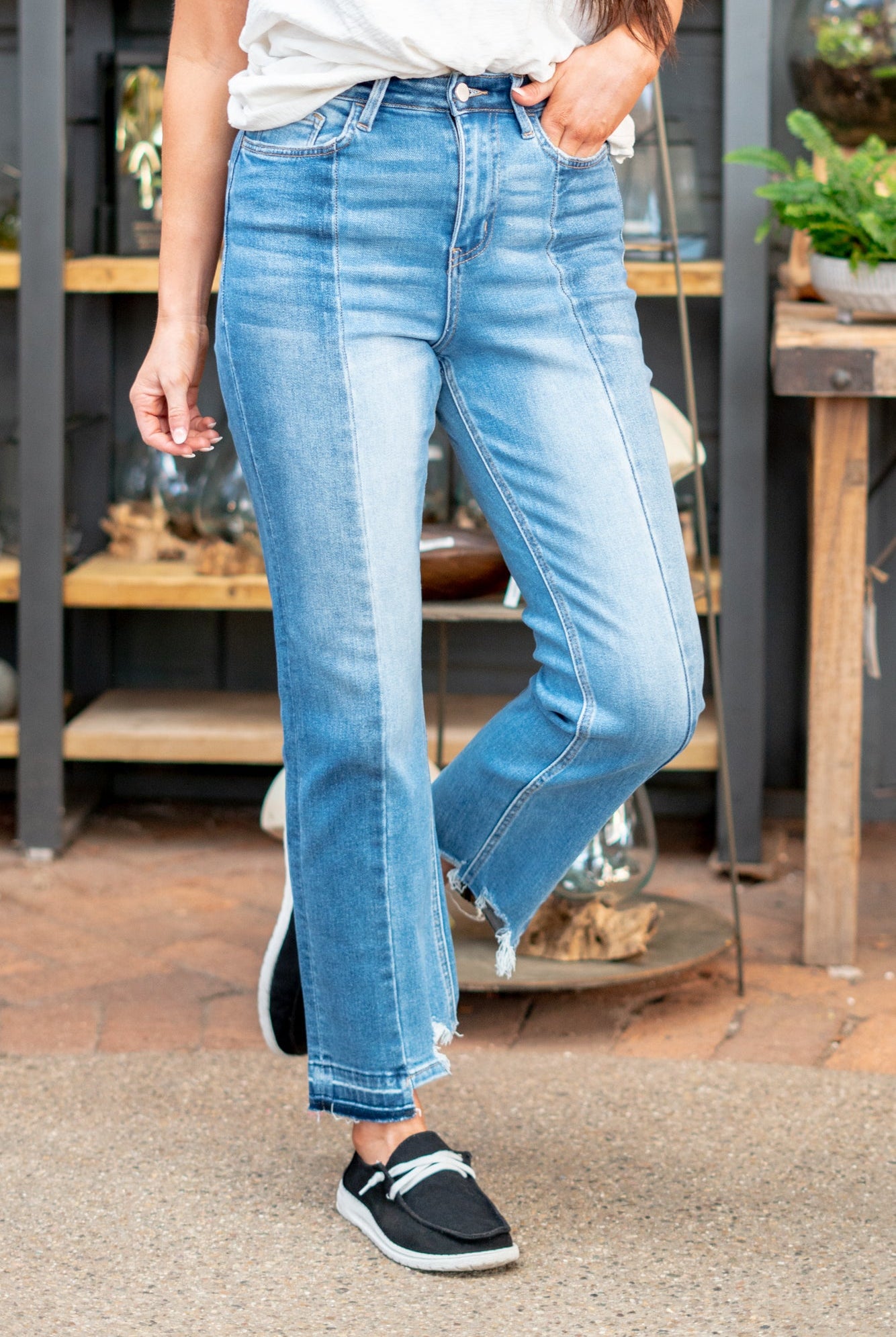 Flying Monkey Jeans A comfortable stretchy denim with a slouchy fit make these cute Mom jeans perfect for everyday wear. Name: The Spring Line Cut: Mom Fit, 24" Inseam Rise: High Rise, 10" Front Rise 98%COTTON 2%SPANDEX Stitching: Classic Style #: F4509 Contact us for any additional measurements or sizing.