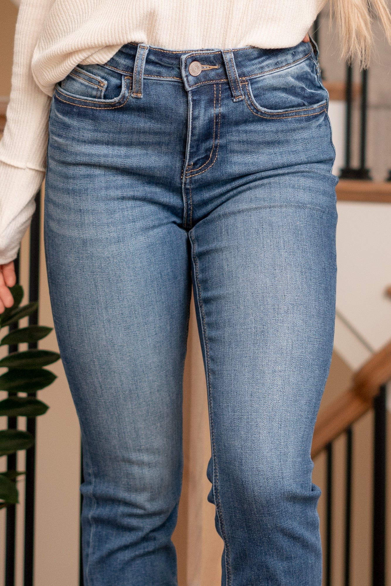 Lovervet by VERVET Upgrade your denim collection with the Masterfully High Rise Slim Straight jeans. These jeans feature a flattering high-rise silhouette and a contemporary slim straight leg, offering a perfect blend of modern style and comfort. Versatile and timeless, these jeans can effortlessly transition from casual to more dressed-up looks.