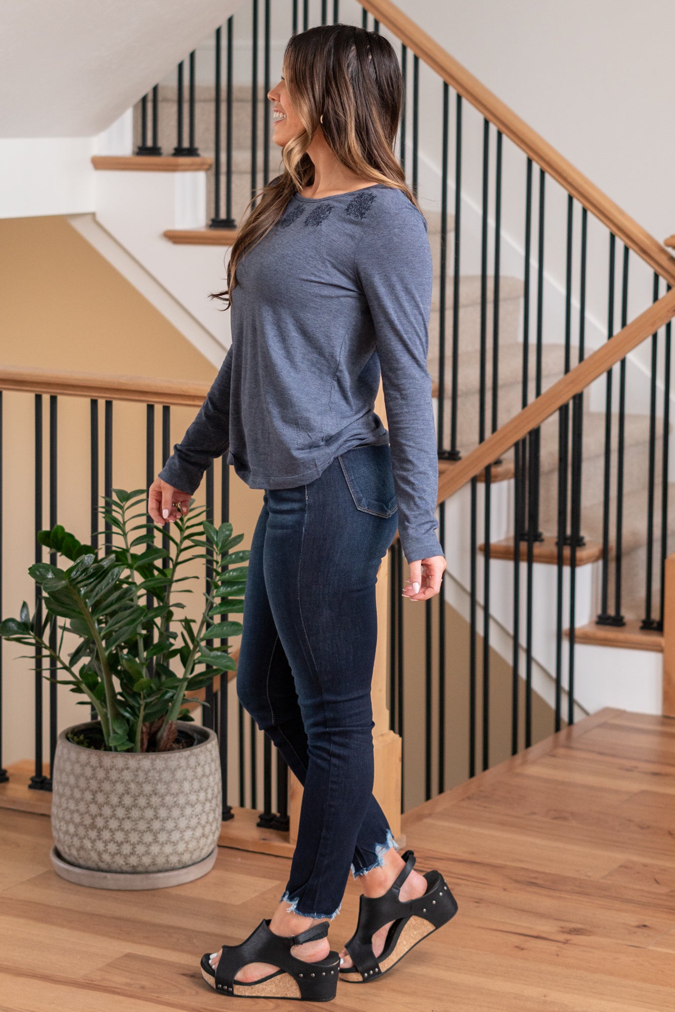 Hem & Thread Introducing the Morgan Embroidered Tie Back Long Sleeve Tee – a blend of style and comfort with delicate embroidery and a flattering tie-back design, perfect for any occasion. Color: Navy Neckline: Open Material: 65% Cotton 35% Polyester Style #: 31576W-Navy Contact us for any additional measurements or sizing.