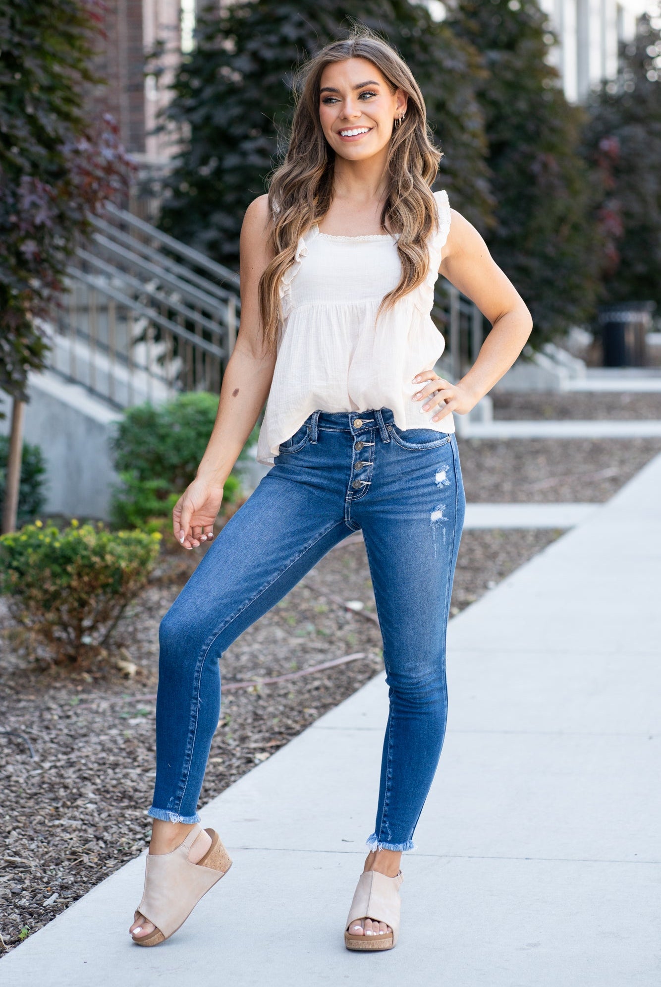 Kan Can Jeans Color: Medium Wash Cut: Ankle Skinny, 27"Inseam* Rise: Mid Rise, 8.5" Front Rise* 95% COTTON 4% POLYESTER 1% SPANDEX Stitching: Classic Fly: Exposed Button Style #: KC8569D Contact us for any additional measurements or sizing. *Measured on the smallest size, measurements may vary by size.