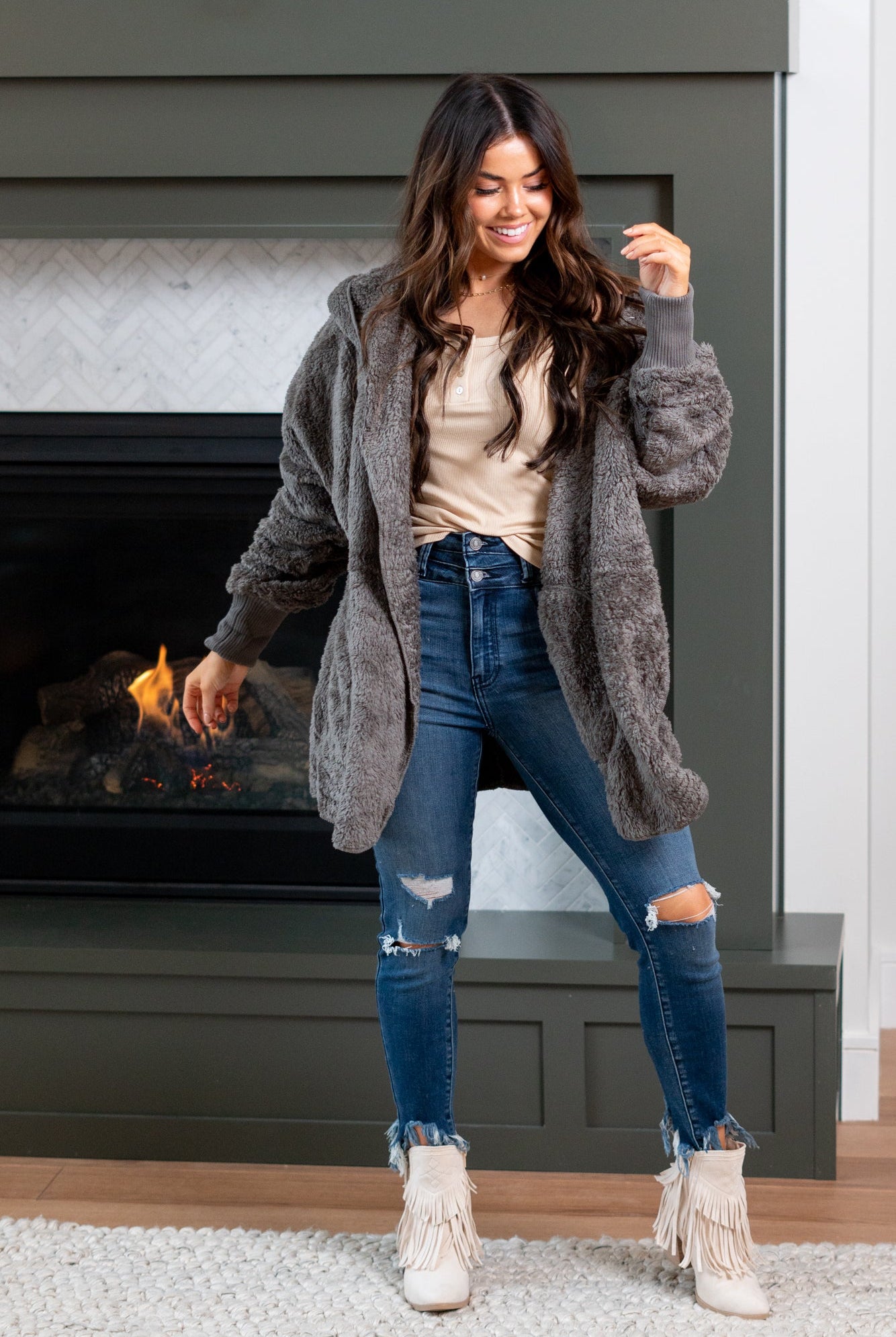 Hem & Thread This is that cozy jacket you will throw on every day and go! One size fits most with an open neckline and long sleeve and side pockets. Color: Mauve Neckline: Open Sleeve: Long 100% POLYESTER Style #: L2394-Mauve Contact us for any additional measurements or sizing.