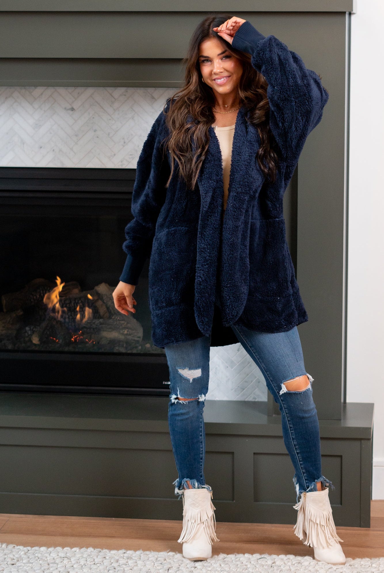 Hem & Thread This is that cozy jacket you will throw on every day and go! One size fits most with an open neckline and long sleeve and side pockets. Color: Navy Neckline: Open Sleeve: Long 100% POLYESTER Style #: L2394-Navy Contact us for any additional measurements or sizing.