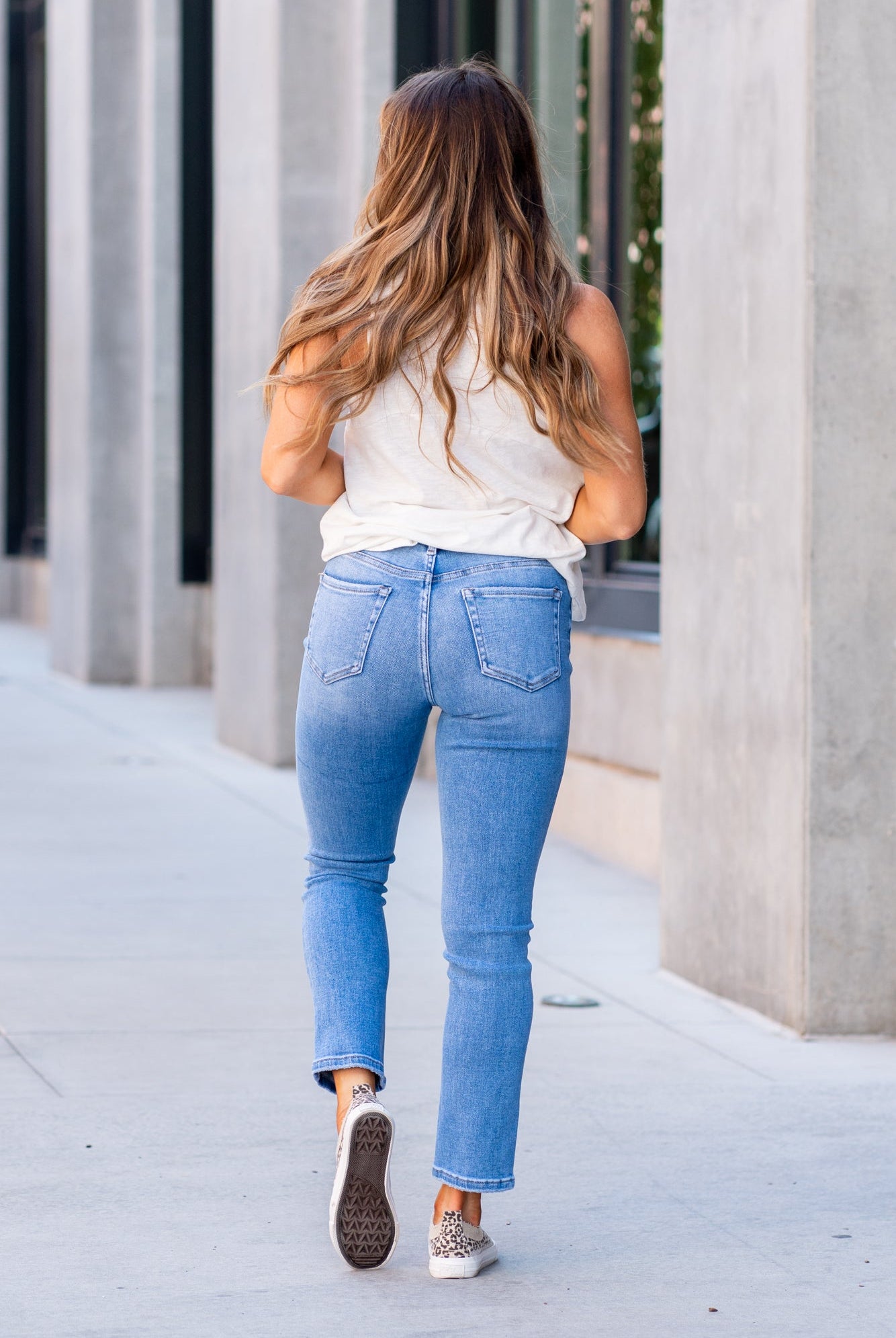 Vervet Flying Monkey Jeans These high-waisted straight-leg jeans have a cropped fit, medium wash in blue and a stretchy denim feel. Color: Medium Blue Wash Cut: Straight, 27* Rise: High Rise, 10" Front Rise* Material: 70% COTTON 27% POLYESTER 2% VISCOSE 1% SPANDEX Machine Wash Separately In Cold Water Stitching: Classic Fly: Zipper Style #: T5385 Contact us for any additional measurements or sizing.