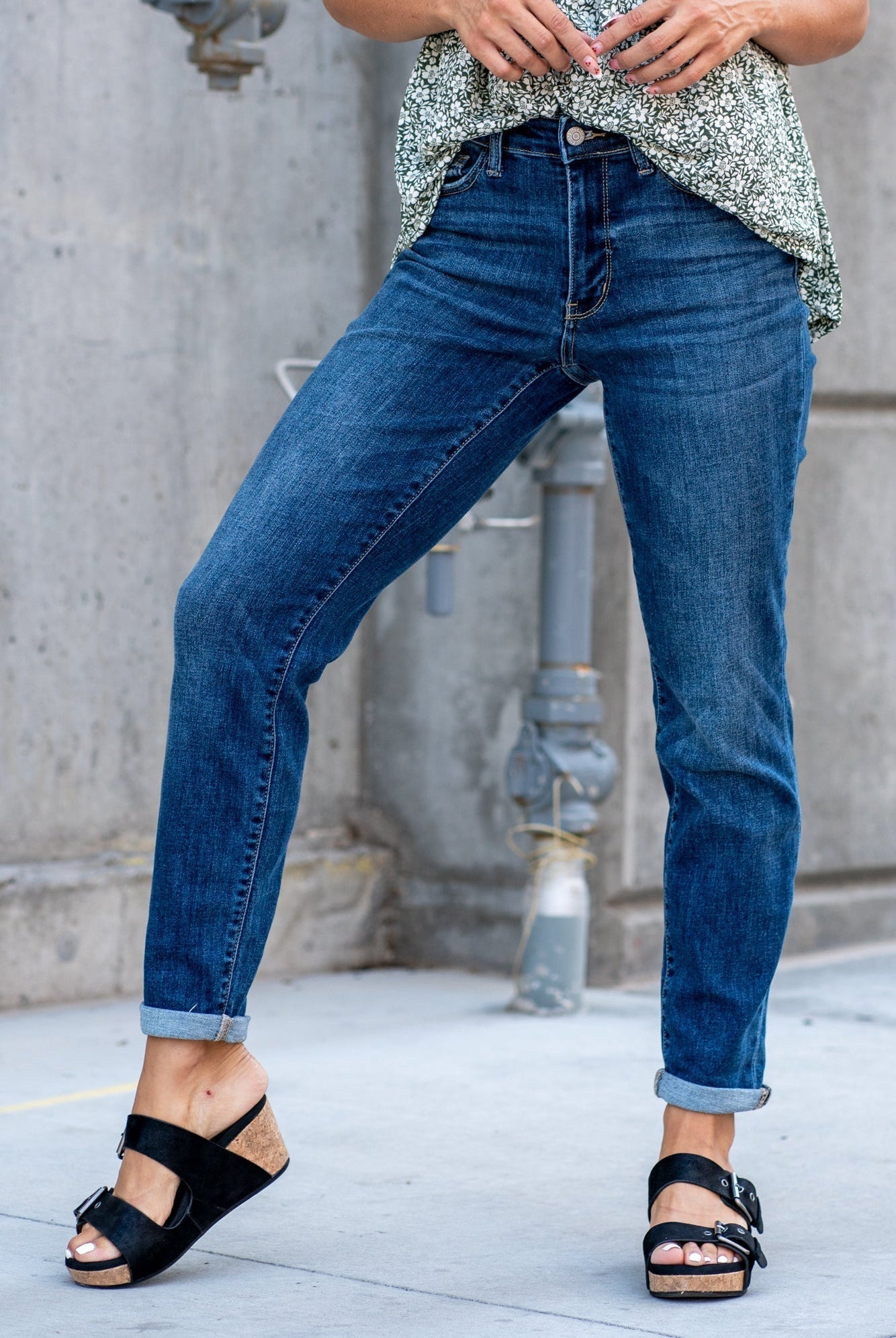 Judy Blue Are you tired of your skinny jeans? These cute boyfriends will be your number one favorites. Pair with tennis shoes and a graphic tee for an effortless casual look. Color: Dark Blue Cut: Boyfriend fit, 27" Cuffed*, 30* Uncuffed* Mid Rise, 9.5" Front Rise* Material: 93% COTTON, 6% POLYESTER, 1% SPANDEX Stitching: Classic Fly: Zipper Fly Style #: JB82368 | 82368