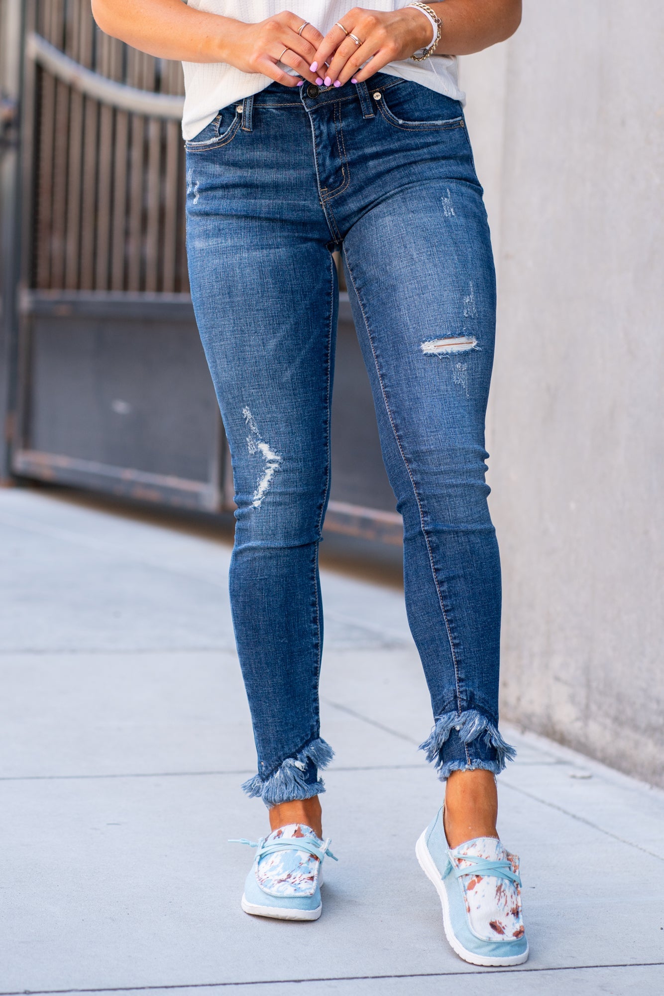 Kan Can Jeans Color: Dark Wash Cut: Ankle Skinny, 27" Inseam* Rise: Mid-Rise, 8.5" Front Rise* Material: 98% COTTON 2% SPANDEX Machine Wash Separately In Cold Water Stitching: Classic Fly: Zipper Style #: KC6204D Contact us for any additional measurements or sizing.