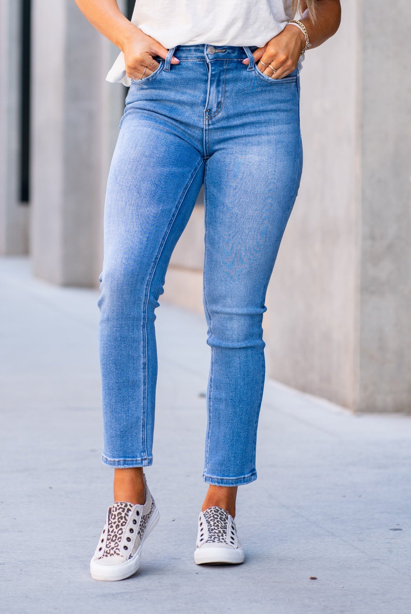 Vervet Flying Monkey Jeans These high-waisted straight-leg jeans have a cropped fit, medium wash in blue and a stretchy denim feel. Color: Medium Blue Wash Cut: Straight, 27* Rise: High Rise, 10" Front Rise* Material: 70% COTTON 27% POLYESTER 2% VISCOSE 1% SPANDEX Machine Wash Separately In Cold Water Stitching: Classic Fly: Zipper Style #: T5385 Contact us for any additional measurements or sizing.