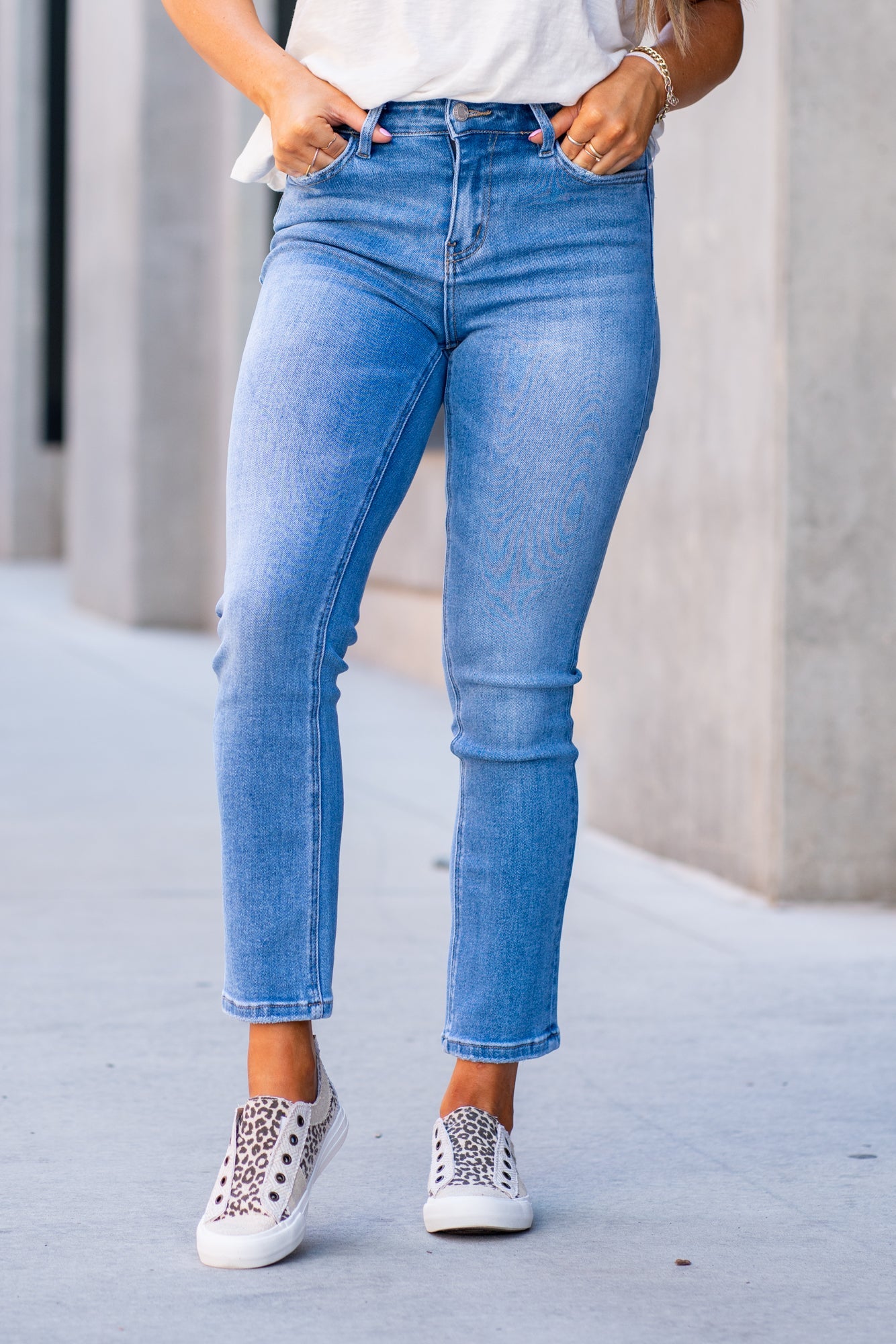 Vervet Flying Monkey Jeans These high-waisted straight-leg jeans have a cropped fit, medium wash in blue and a stretchy denim feel. Color: Medium Blue Wash Cut: Straight, 27* Rise: High Rise, 10" Front Rise* Material: 70% COTTON 27% POLYESTER 2% VISCOSE 1% SPANDEX Machine Wash Separately In Cold Water Stitching: Classic Fly: Zipper Style #: T5385 Contact us for any additional measurements or sizing.