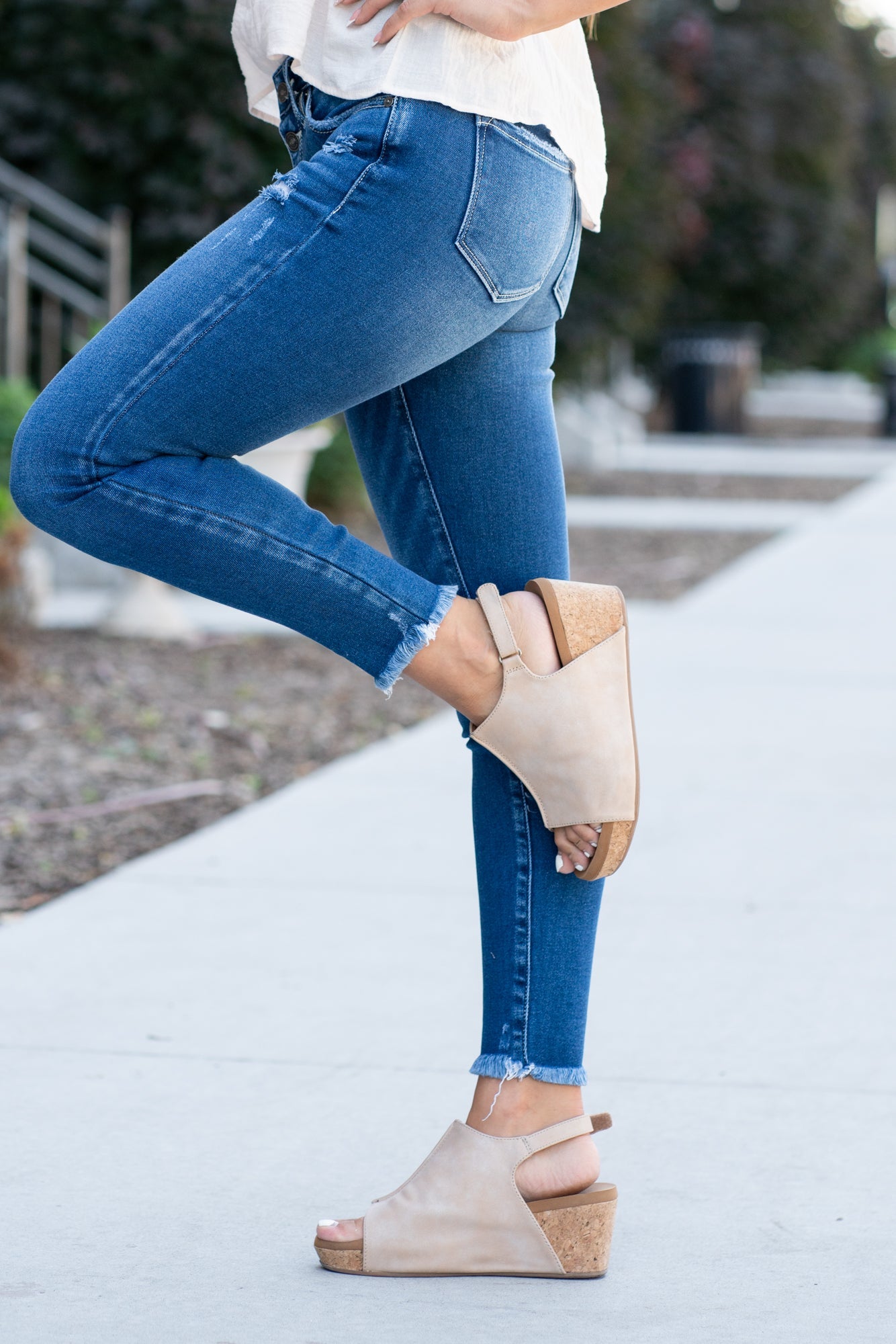 Kan Can Jeans Color: Medium Wash Cut: Ankle Skinny, 27"Inseam* Rise: Mid Rise, 8.5" Front Rise* 95% COTTON 4% POLYESTER 1% SPANDEX Stitching: Classic Fly: Exposed Button Style #: KC8569D Contact us for any additional measurements or sizing. *Measured on the smallest size, measurements may vary by size.