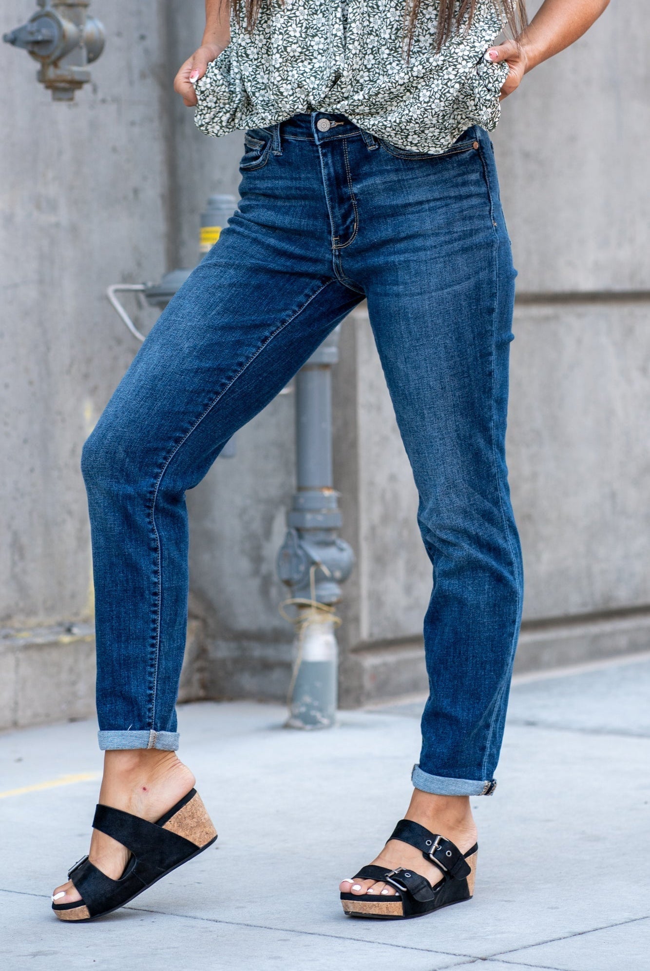 Judy Blue Are you tired of your skinny jeans? These cute boyfriends will be your number one favorites. Pair with tennis shoes and a graphic tee for an effortless casual look. Color: Dark Blue Cut: Boyfriend fit, 27" Cuffed*, 30* Uncuffed* Mid Rise, 9.5" Front Rise* Material: 93% COTTON, 6% POLYESTER, 1% SPANDEX Stitching: Classic Fly: Zipper Fly Style #: JB82368 | 82368