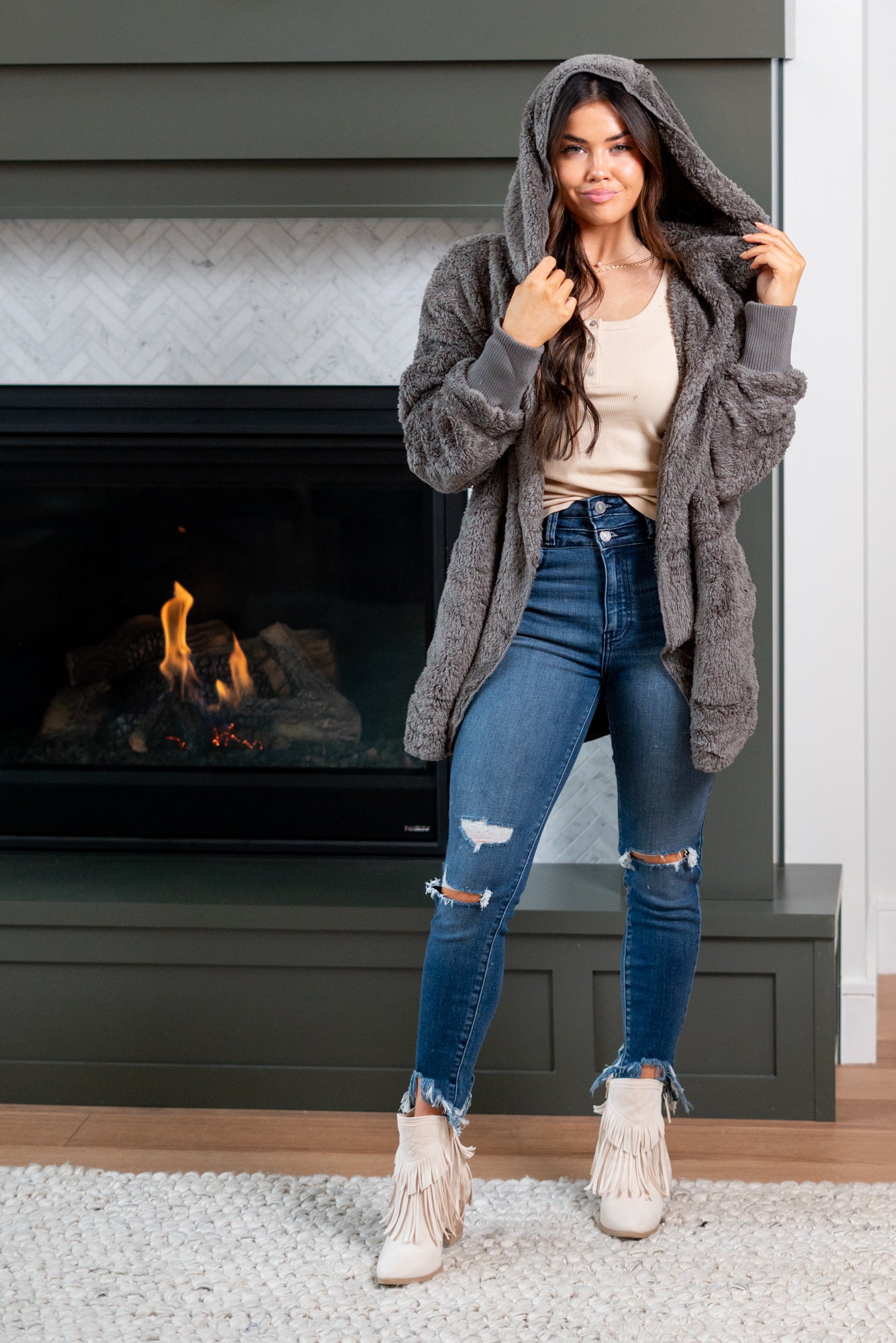 Hem & Thread This is that cozy jacket you will throw on every day and go! One size fits most with an open neckline and long sleeve and side pockets. Color: Mauve Neckline: Open Sleeve: Long 100% POLYESTER Style #: L2394-Mauve Contact us for any additional measurements or sizing.