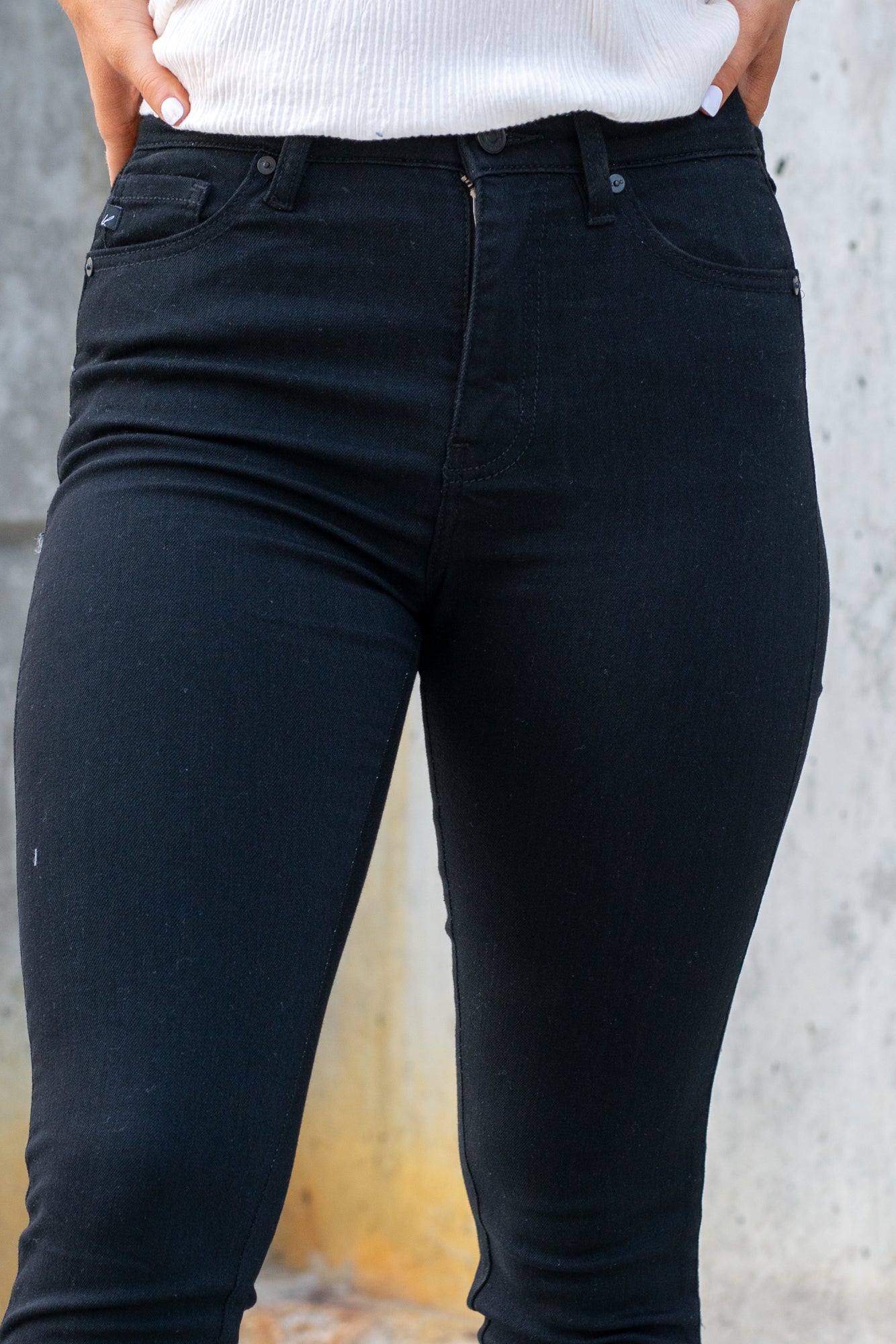 KanCan Jeans These high rise medium wash skinny jeans have a spilt fray hem and fit above the ankles so you can show off you sandals this summer. Color: Black Cut: Skinny, 26.5" Inseam Rise: High-Rise, 10.5" Front Rise 72%COTTON, 25% POLYESTER, 3% SPANDEX Stitching: Classic Fly: Zipper Style #: KC8604BBK Contact us for any additional measurements or sizing.