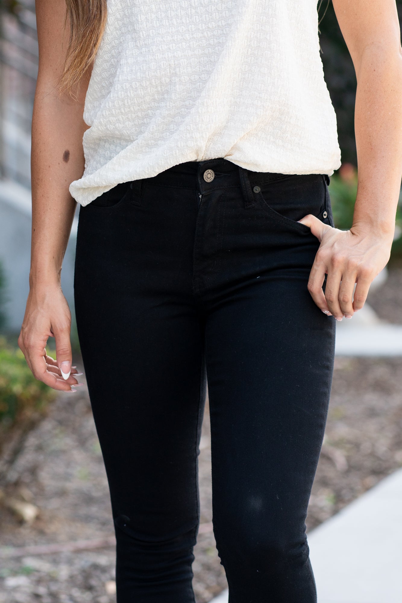 KanCan Jeans These are the staple black skinny jeans from KanCan. Collection: Core Style Color: Black Cut: Ankle Skinny, 28" Inseam Rise: High-Rise, 9.5" Front Rise Material: 65% Cotton 33% Rayon 2% Elastane Stitching: Classic Fly: Zipper Style #: KC6009BK Contact us for any additional measurements or sizing *Measured on the smallest size, measurements may vary by size. Alyssa wears a size 25 in jeans, a small in tops, and 8 in shoes. She is wearing size 3 in these jeans.