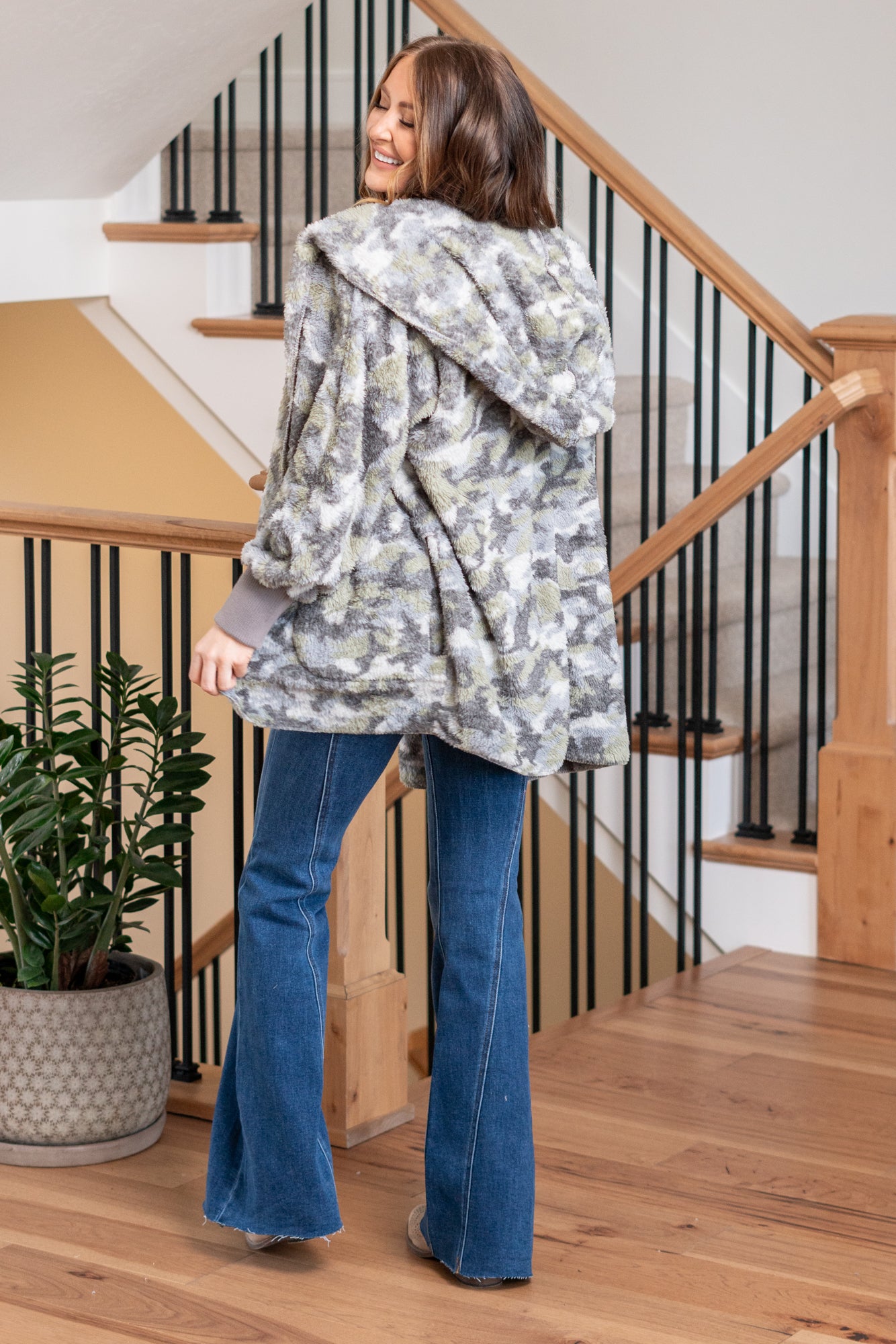 Hem & Thread This is that cozy jacket you will throw on every day and go! One size fits most with an open neckline and long sleeves and side pockets. Color: Gray Camo Neckline: Open Sleeve: Long 100% POLYESTER Style #: 19919C-GrayCamo