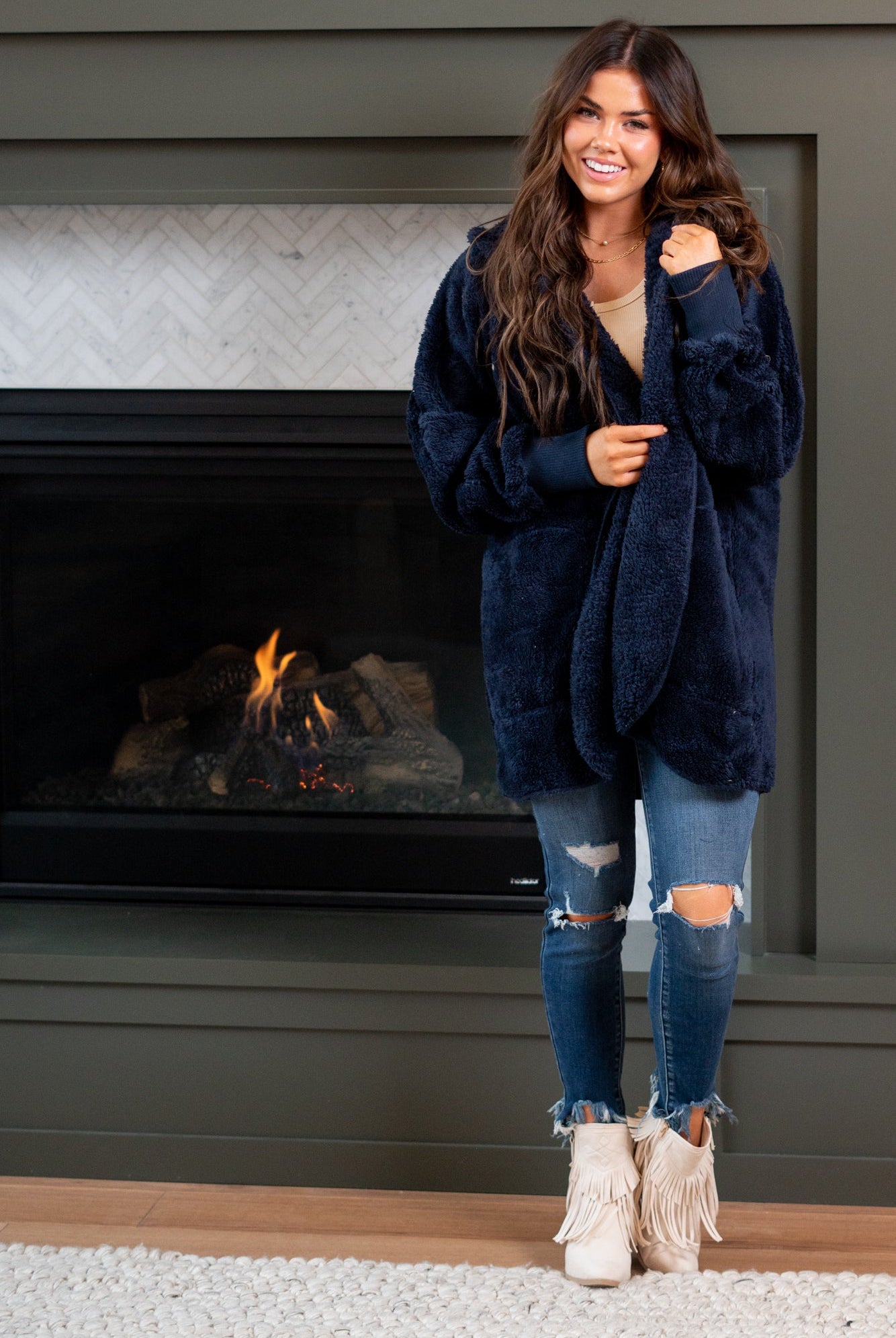 Hem & Thread This is that cozy jacket you will throw on every day and go! One size fits most with an open neckline and long sleeve and side pockets. Color: Navy Neckline: Open Sleeve: Long 100% POLYESTER Style #: L2394-Navy Contact us for any additional measurements or sizing.