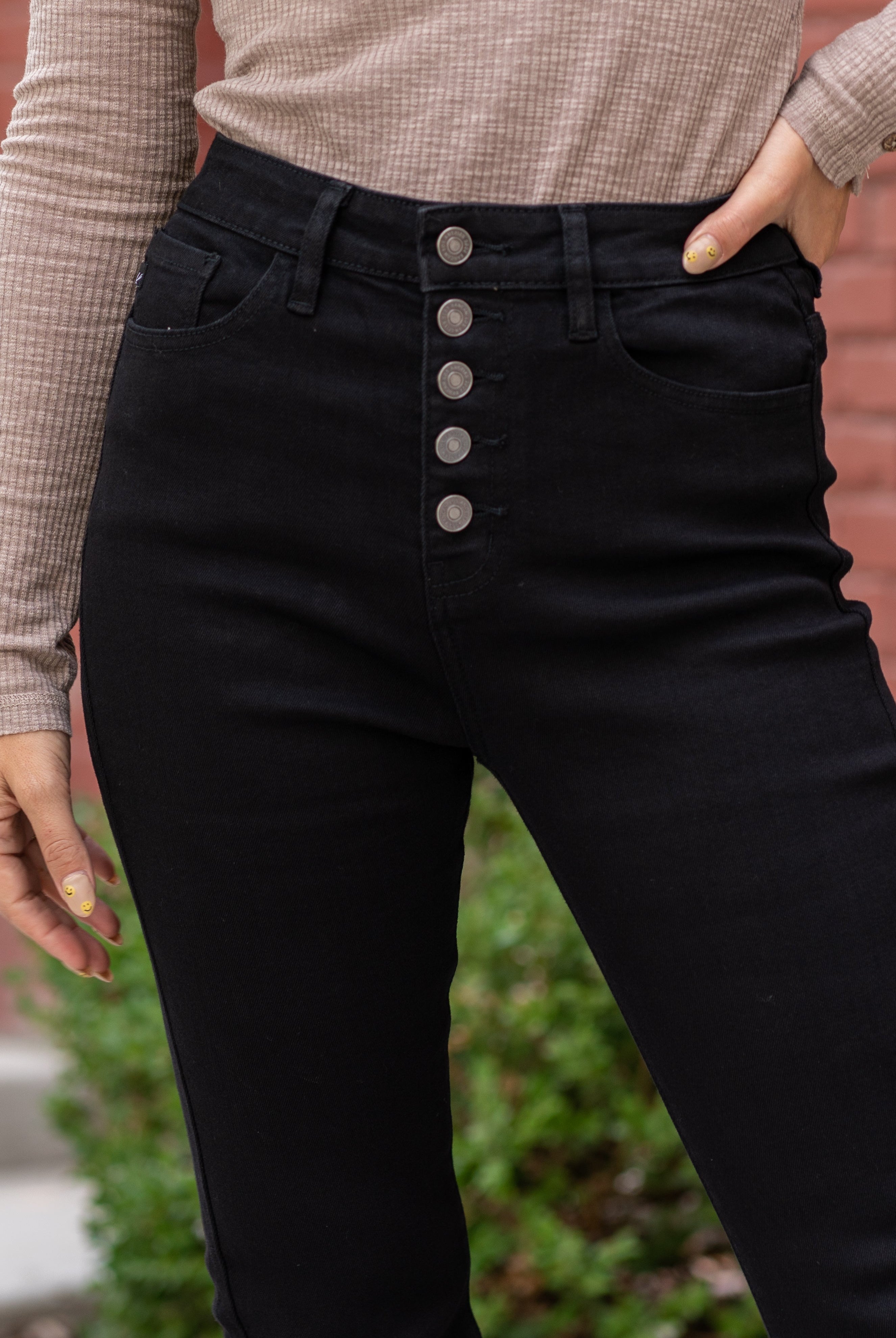 KanCan Jeans Collection: Core Collection Style Name: Bianca Color: Black, 71.7% COTTON 33.6% POLYESTER 1% SPANDEX Cut: Frayed Hem Skinny, 28" Inseam Rise: High-Rise, 11" Front Rise Machine Wash Separately In Cold Water Stitching: Classic Fly: Exposed Button Fly Style #: KC7273BK Contact us for any additional measurements or sizing.