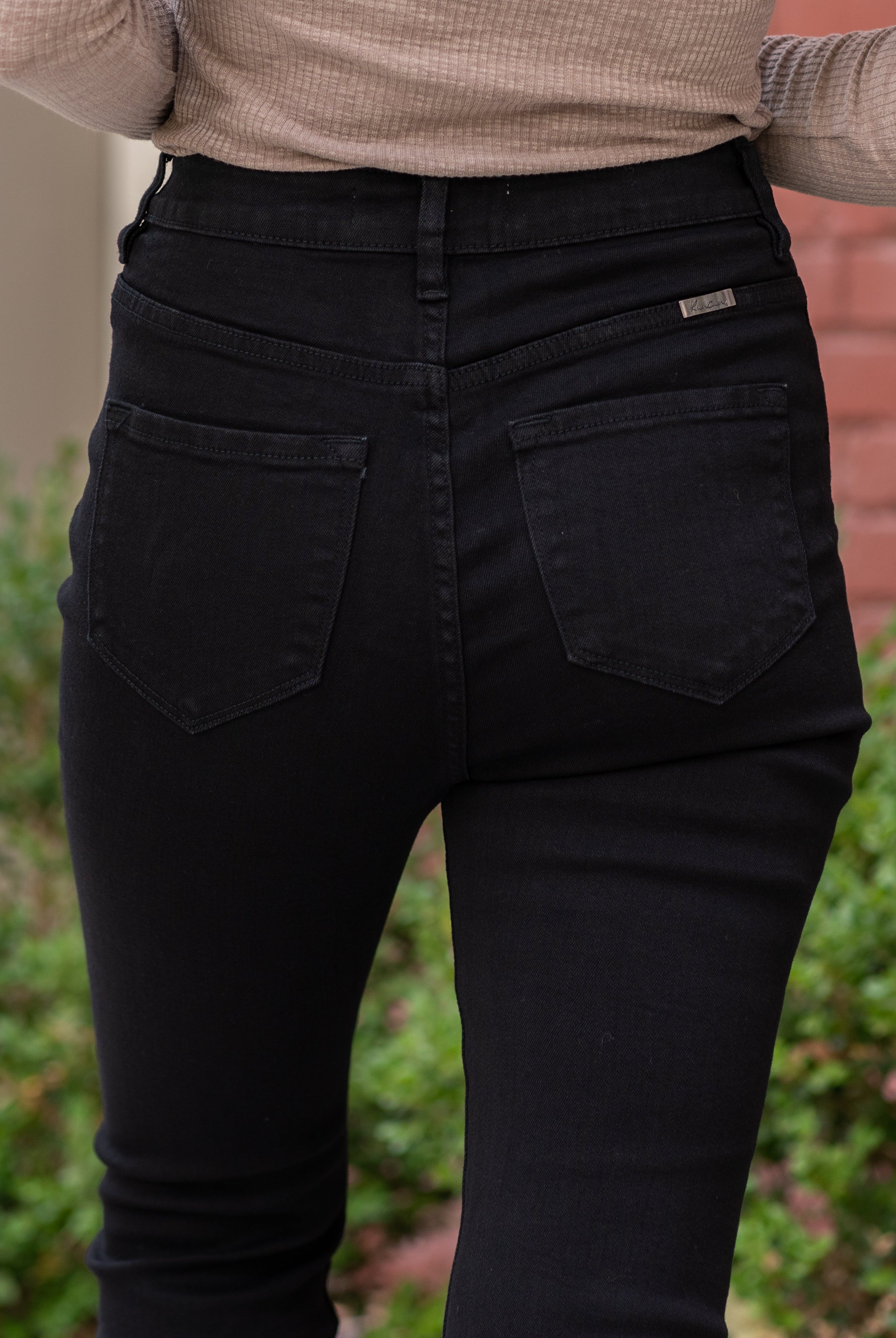 KanCan Jeans Collection: Core Collection Style Name: Bianca Color: Black, 71.7% COTTON 33.6% POLYESTER 1% SPANDEX Cut: Frayed Hem Skinny, 28" Inseam Rise: High-Rise, 11" Front Rise Machine Wash Separately In Cold Water Stitching: Classic Fly: Exposed Button Fly Style #: KC7273BK Contact us for any additional measurements or sizing.
