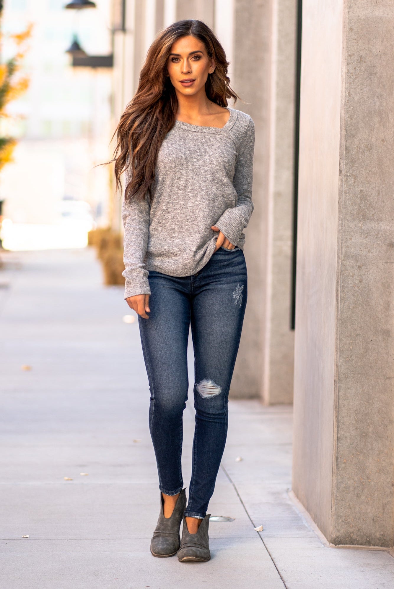 KanCan Jeans Color: Dark Blue Cut: Curvy Skinny, 30" Inseam* Rise: High-Rise, 10" Front Rise* 92% COTTON , 7% POLYESTER , 1% SPANDEX Stitching: Classic Fly: Exposed Button Fly Style #: KC7145D Contact us for any additional measurements or sizing. *Measured on the smallest size, measurements may vary by size.