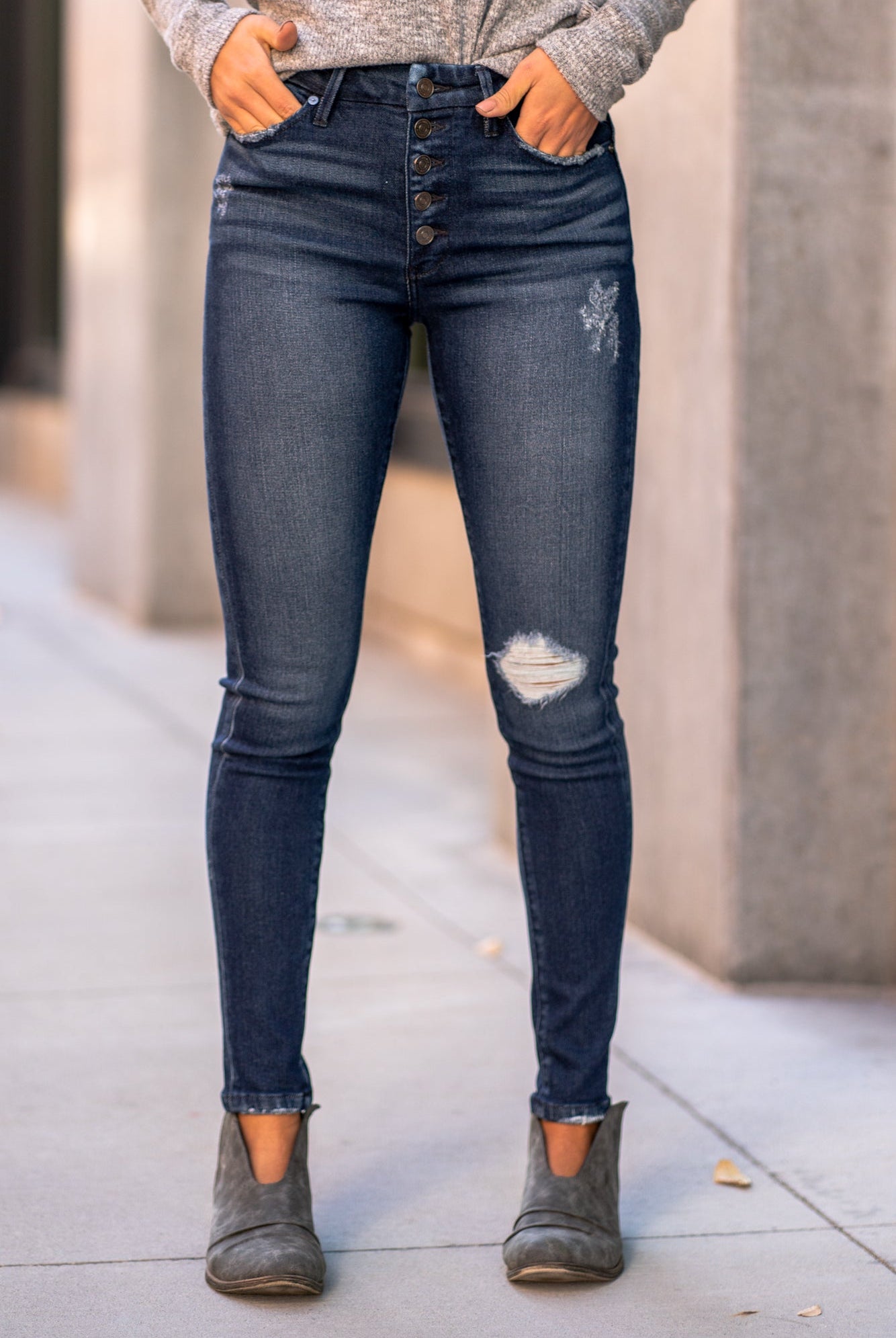 KanCan Jeans Color: Dark Blue Cut: Curvy Skinny, 30" Inseam* Rise: High-Rise, 10" Front Rise* 92% COTTON , 7% POLYESTER , 1% SPANDEX Stitching: Classic Fly: Exposed Button Fly Style #: KC7145D Contact us for any additional measurements or sizing. *Measured on the smallest size, measurements may vary by size.
