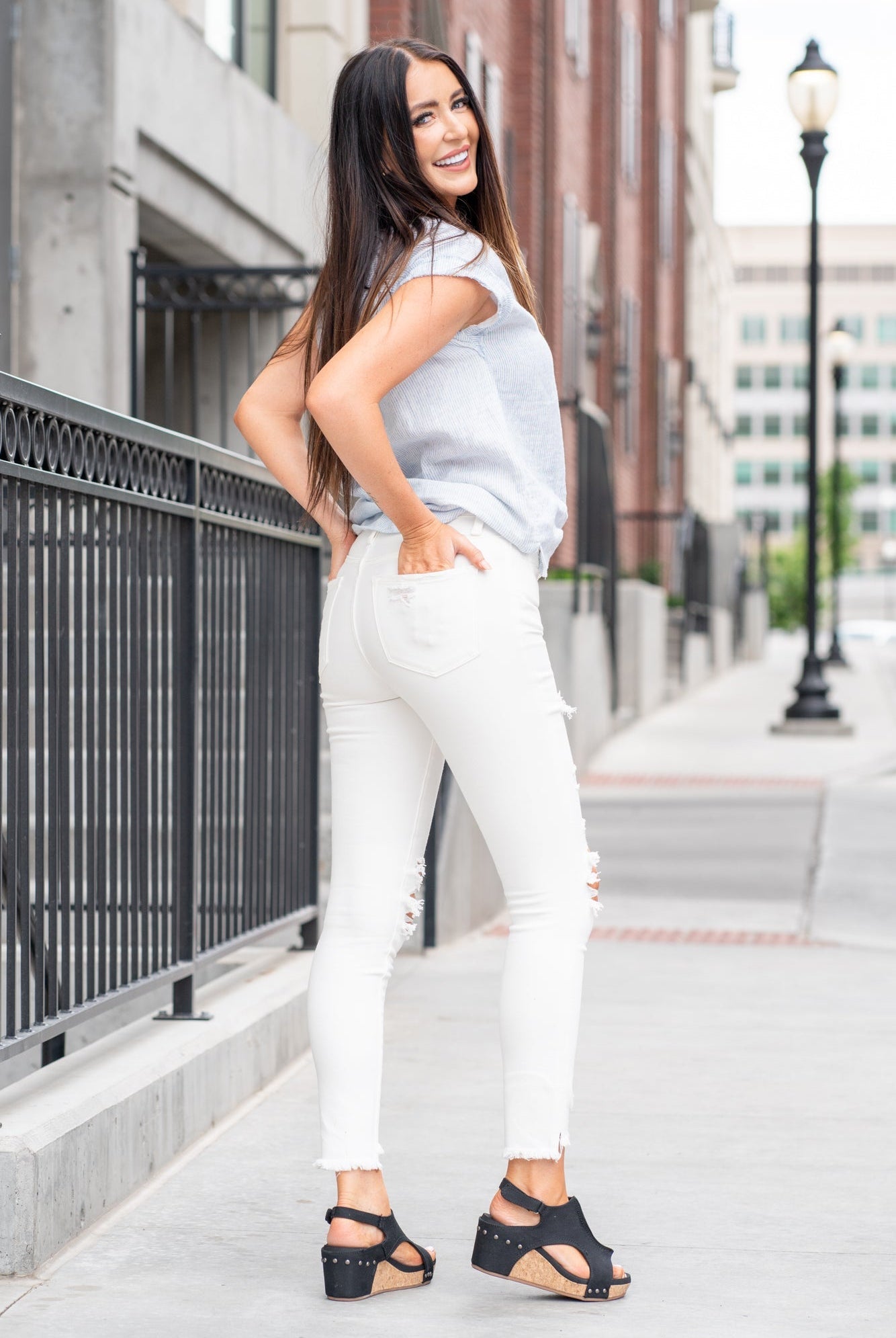 Flying Monkey Jeans Wash: White Name: Exhilaration Cut: Skinny, 28" Inseam* Rise: High Rise, 10" Front Rise* 93% COTTON , 5% POLYESTER , 2% SPANDEX Stitching: Classic Fly: Exposed Button Fly Style #: F4760 Contact us for any additional measurements or sizing. *Measured on the smallest size, measurements may vary by size.