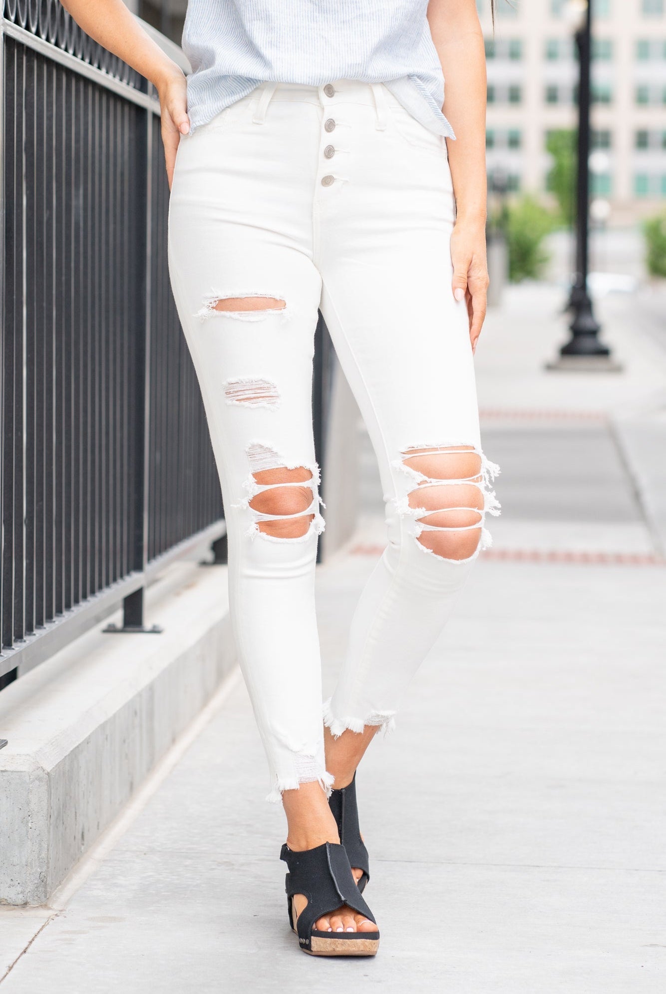 Flying Monkey Jeans Wash: White Name: Exhilaration Cut: Skinny, 28" Inseam* Rise: High Rise, 10" Front Rise* 93% COTTON , 5% POLYESTER , 2% SPANDEX Stitching: Classic Fly: Exposed Button Fly Style #: F4760 Contact us for any additional measurements or sizing. *Measured on the smallest size, measurements may vary by size.