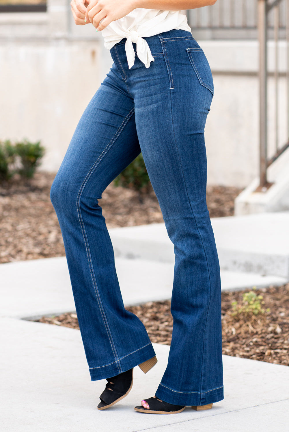 Cello Jeans Get comfortable and trendy in these ultra stretchy jeans. The dark wash flared jegging features a flattering flared fit, a faded wash, and light whisker detail. Additionally it has two faux front pockets and two back real pockets. Collection: Spring 2021 Pull On Flare  Color: Dark Blue Wash  Cut: Flare, 33" Inseam Rise: Mid Rise, 8.5" Front Rise 57% Cotton 26.4% Polyester 14.2% Rayon 2.4% Spandex Fly: Zipper Style #: AB35324DK Contact us for any additional measurements or sizing.