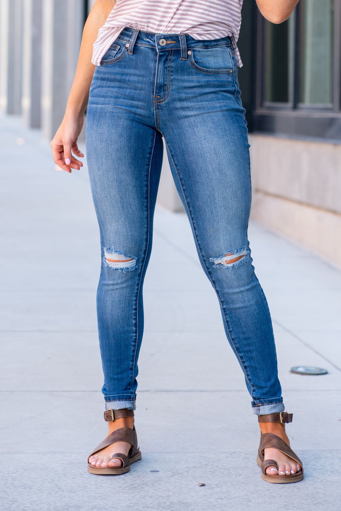 KanCan Jeans Stevens Point is KanCans signature super skinny with a mid rise fit. These have a fitted leg with knee distressing and a whiskered wash in medium blue. Color: Medium Wash Ankle Skinny, 30.5" Inseam* Mid Rise, 9.25" Front Rise* Distressed Knees 72% COTTON, 25% POLYESTER, 3% SPANDEX Fly: Zipper Style #: KC11237M Contact us for any additional measurements or sizing. *Measured on the smallest size, measurements may vary by size.