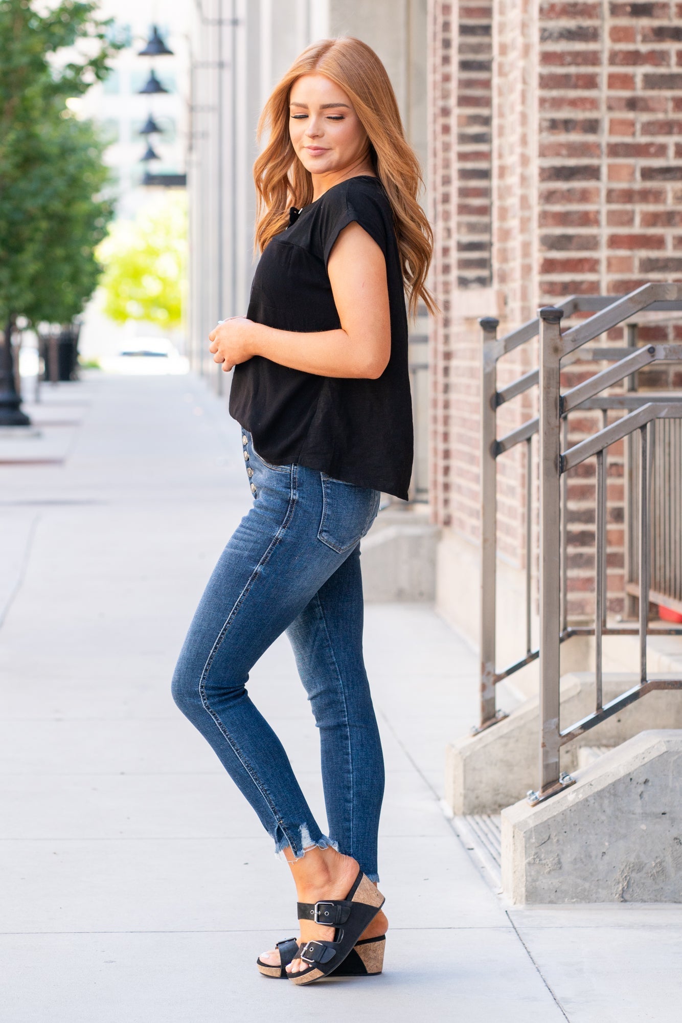 KanCan Jeans Color: Dark Wash Ankle Skinny, 27" Inseam* High Rise, 11" Front Rise* Frayed Hem Ankle with Ripped Distress 93% COTTON, 6% POLYESTER, 1% SPANDEX Fly: Exposed Button Fly Style #: KC2517D Contact us for any additional measurements or sizing. *Measured on the smallest size, measurements may vary by size.