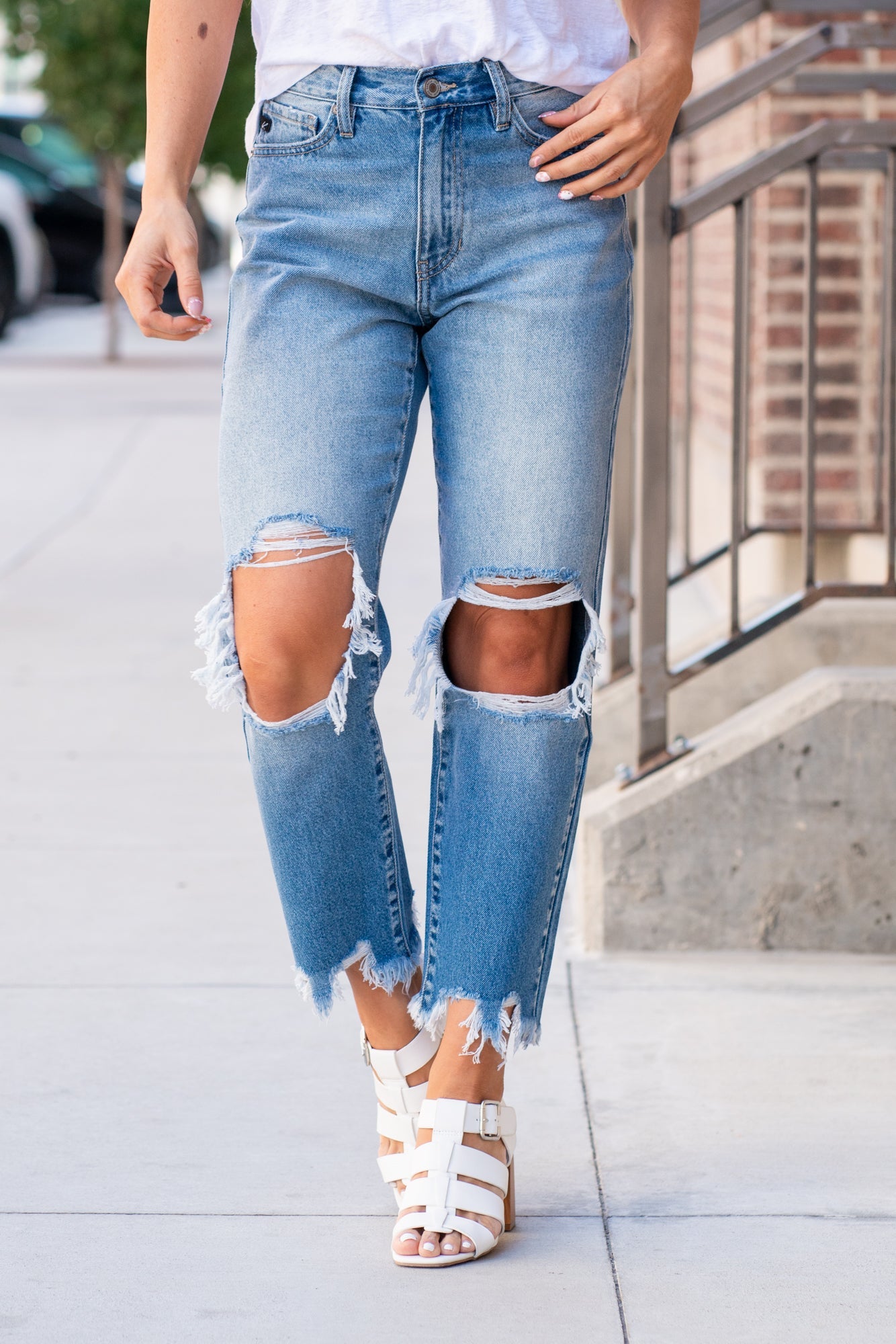 KanCan Jeans With a high waist and mom fit, these will be your go-to jeans that will never go out of style. Color: Medium Blue Cut: Mom Fit, 26.5" Inseam* Rise: High-Rise, 11" Front Rise* 100% Cotton Fly: Zipper Style #: KC7180M Contact us for any additional measurements or sizing. *Measured on the smallest size, measurements may vary by size.