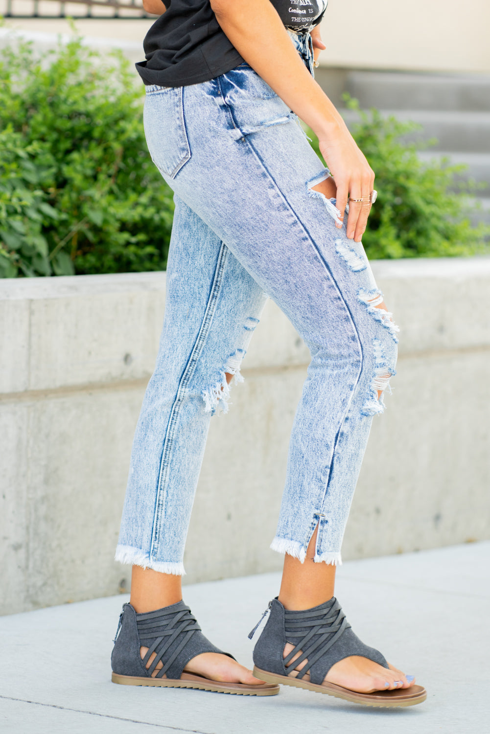 KanCan Jeans These mom jeans will become your go-to! Pair these girlfriend mom fit with sandals and a tee for an easy summer look. Collection: Spring 2021 Color: Medium Blue Wash Cut: Straight Fit, 27" Inseam Rise: High-Rise, 10.5" Front Rise 100% Cotton Fly: Exposed Button Fly Style #: KC5201M Contact us for any additional measurements or sizing.