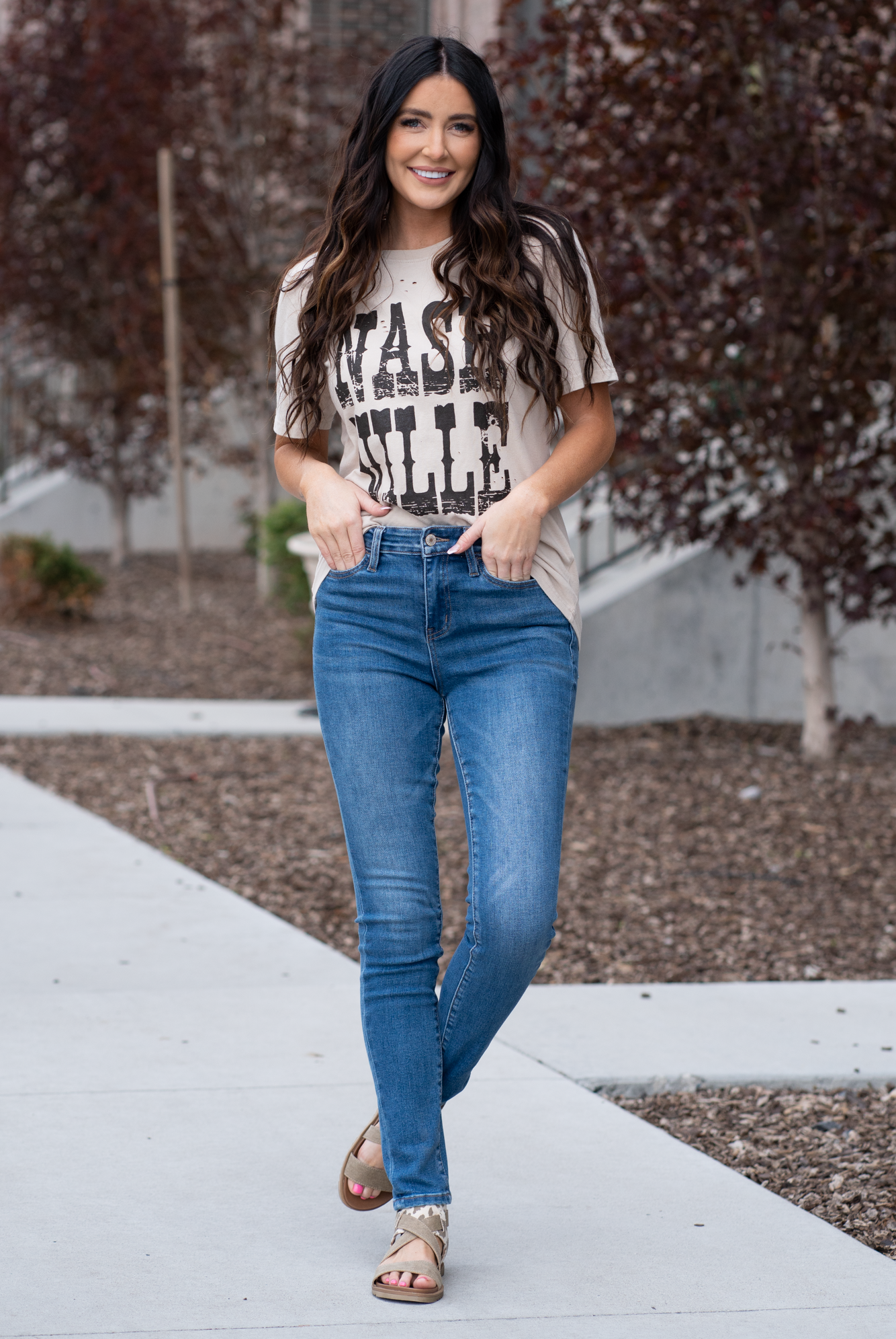 VERVET by Flying Monkey Jeans Skinny, 29" Inseam Rise: High Rise, 10" Front Rise 65% COTTON, 30% POLYESTER, 3% RAYON, 2% SPANDEX Machine Wash Separately In Cold Water Stitching: Classic Fly: Zipper Fly Style #: V2423M Contact us for any additional measurements or sizing. *Measured on the smallest size, measurements may vary by size.