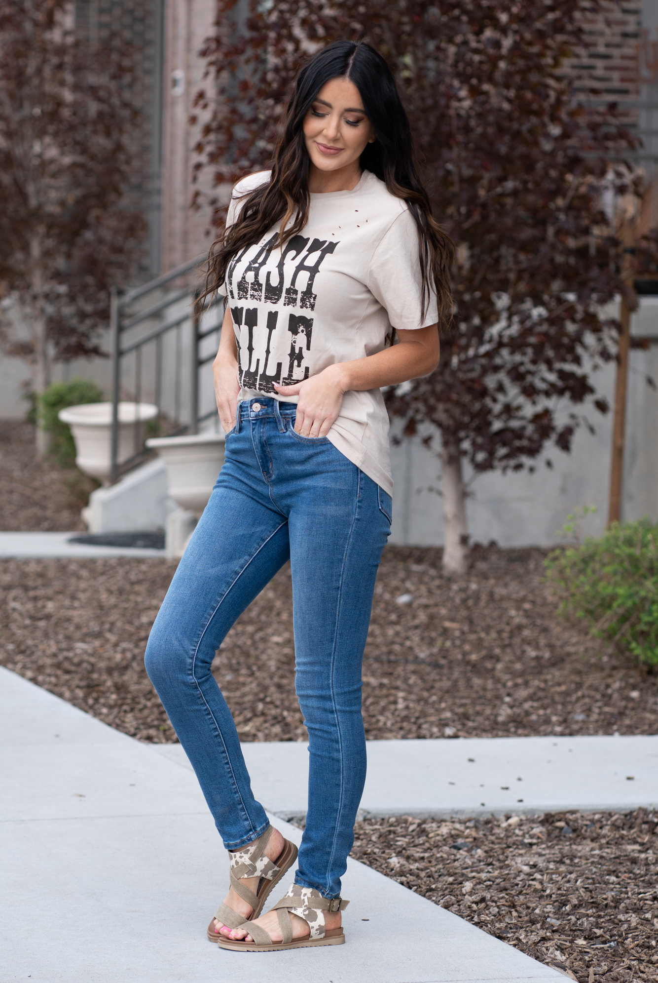 VERVET by Flying Monkey Jeans Skinny, 29" Inseam Rise: High Rise, 10" Front Rise 65% COTTON, 30% POLYESTER, 3% RAYON, 2% SPANDEX Machine Wash Separately In Cold Water Stitching: Classic Fly: Zipper Fly Style #: V2423M Contact us for any additional measurements or sizing. *Measured on the smallest size, measurements may vary by size.