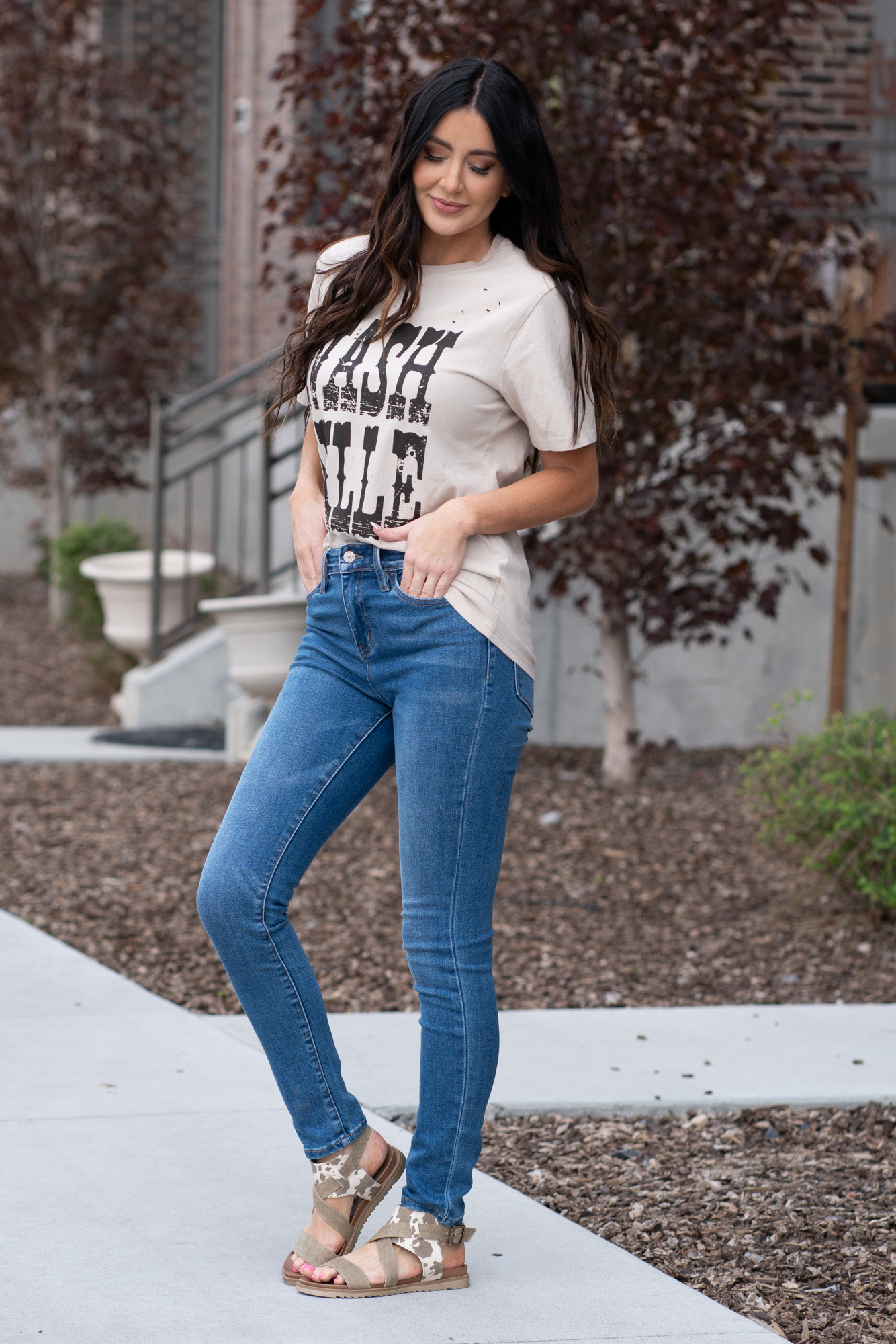 VERVET by Flying Monkey Jeans Skinny, 29" Inseam Rise: High Rise, 10" Front Rise 65% COTTON, 30% POLYESTER, 3% RAYON, 2% SPANDEX Machine Wash Separately In Cold Water Stitching: Classic Fly: Zipper Fly Style #: V2423M Contact us for any additional measurements or sizing. *Measured on the smallest size, measurements may vary by size.