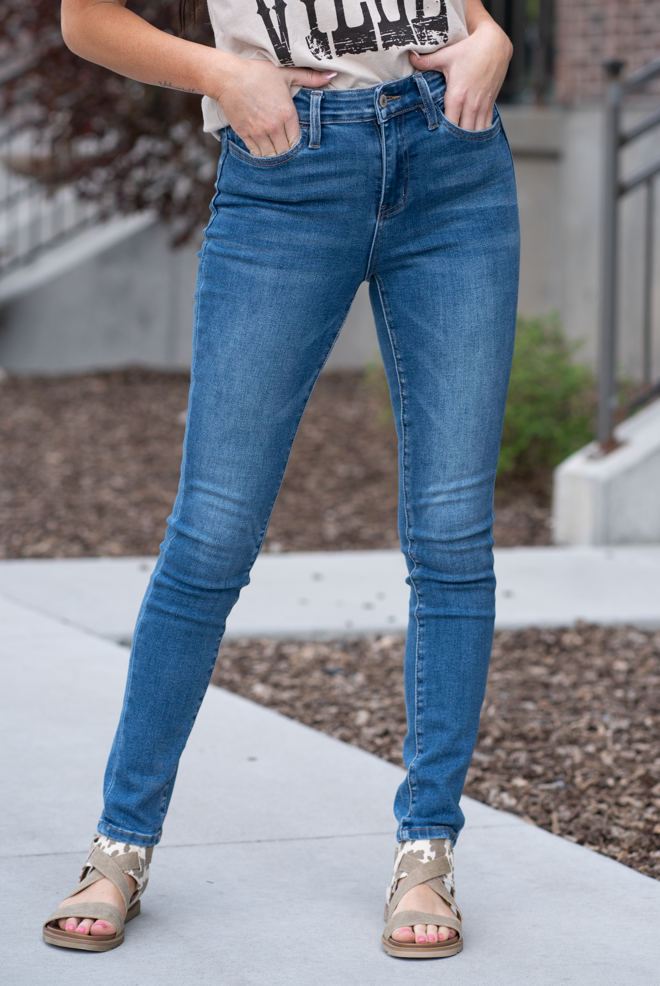 VERVET by Flying Monkey Jeans Skinny, 29" Inseam Rise: High Rise, 10" Front Rise 65% COTTON, 30% POLYESTER, 3% RAYON, 2% SPANDEX Machine Wash Separately In Cold Water Stitching: Classic Fly: Zipper Fly Style #: V2423M Contact us for any additional measurements or sizing. *Measured on the smallest size, measurements may vary by size.