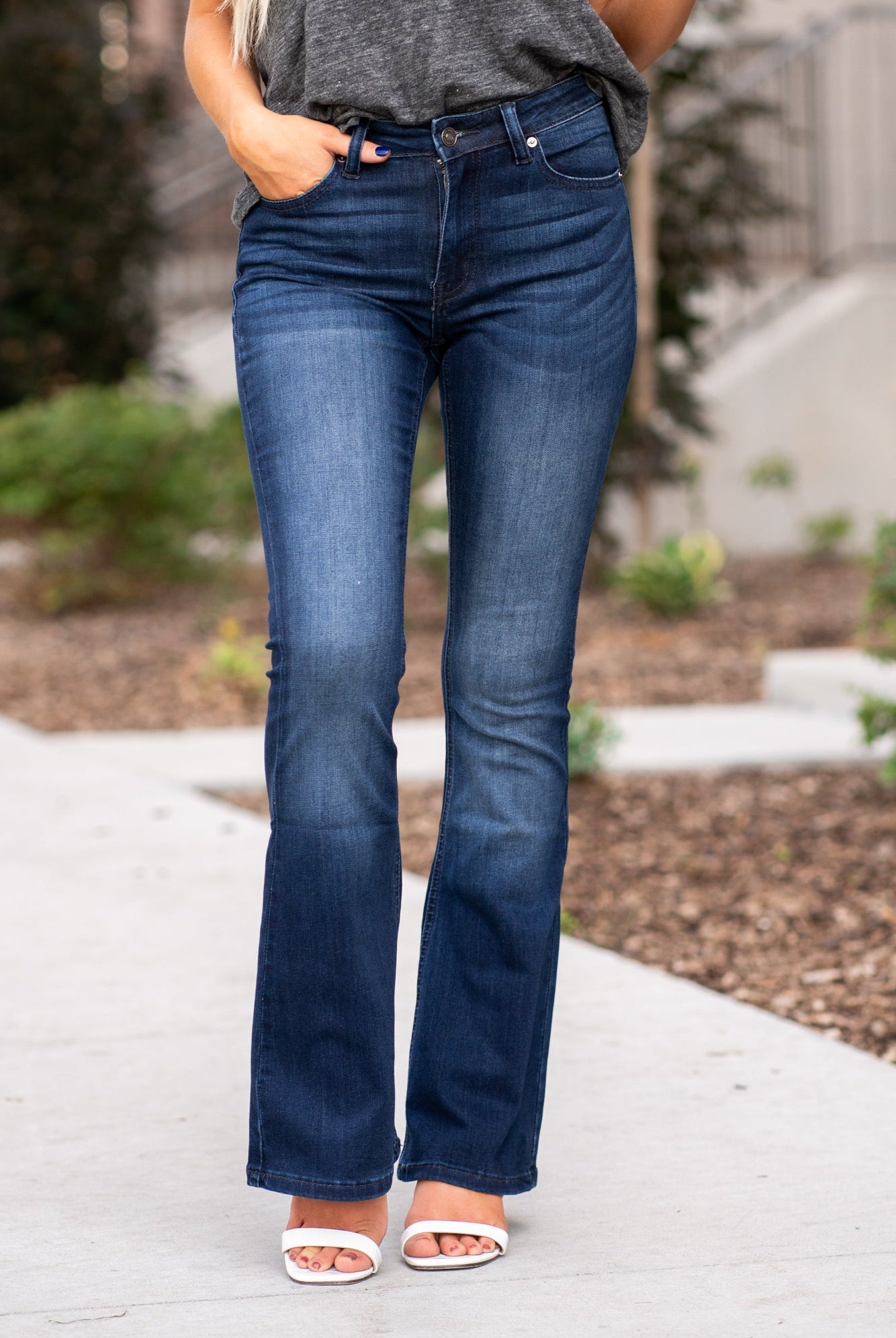 KanCan Jeans Collection: Core Style Color: Dark Wash Cut: Flare, 31.5" Inseam Rise: Mid-Rise, 9" Front Rise 54% COTTON 34% Rayon 10% POLYESTER 2% SPANDEX Fly: Zipper Style #: KC6102D-PT Contact us for any additional measurements or sizing. Haley wears a size small top, a 1 in jeans and a small in tops. She is wearing a size 24/1 in these jeans.