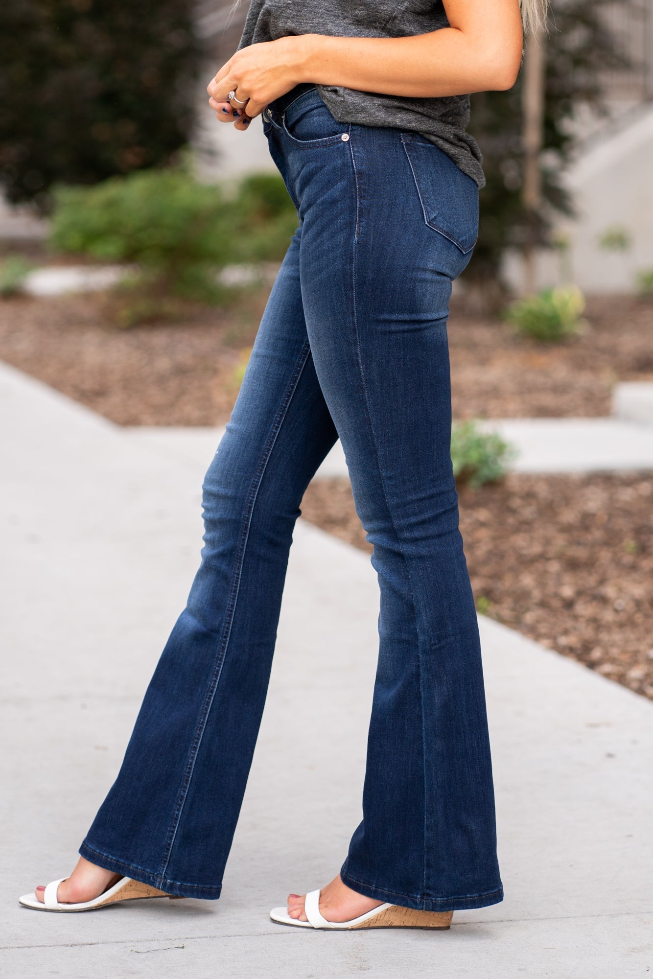 KanCan Jeans Collection: Core Style Color: Dark Wash Cut: Flare, 31.5" Inseam Rise: Mid-Rise, 9" Front Rise 54% COTTON 34% Rayon 10% POLYESTER 2% SPANDEX Fly: Zipper Style #: KC6102D-PT Contact us for any additional measurements or sizing. Haley wears a size small top, a 1 in jeans and a small in tops. She is wearing a size 24/1 in these jeans.