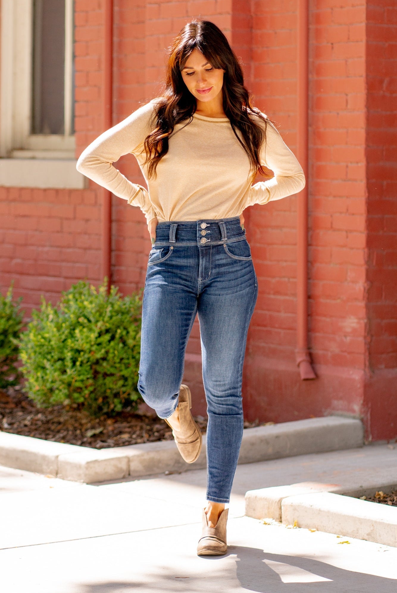 KanCan Jeans KanCan Comfort Stretch Color: Dark Wash Cut: Ankle Skinny, 28" Inseam* Rise: High Rise, 10.5" Front Rise* 68% COTTON, 30% POLYESTER, 2% SPANDEX Machine Wash Separately In Cold Water Stitching: Classic Fly: Zipper with a Triple Button Closure Style #: KC8601D Contact us for any additional measurements or sizing. *Measured on the smallest size, measurements may vary by size.