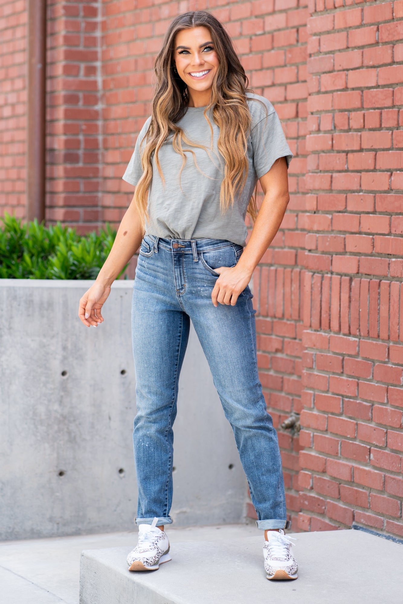 Judy Blue Color: Dark Blue Wash Cut: Boyfriend, 28" Inseam Cuffed, 30" Inseam Un-Cuffed Rise: High-Rise, 10.5" Front Rise Material: 93% COTTON,6% POLYESTER,1% SPANDEX Machine Wash Separately In Cold Water Stitching: Classic Fly: Zipper Style #: JB82346 | 82346 Contact us for any additional measurements or sizing. *Measured on the smallest size, measurements may vary by size.