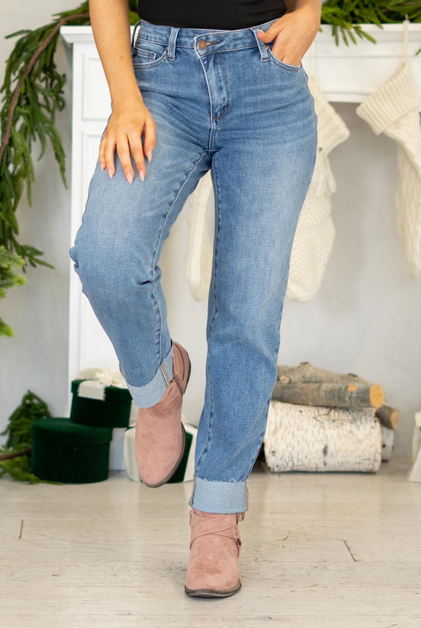 Judy Blue
Criss-cross waist, soft stretch, light distressing—your new easy, flattering boyfriend jean with a single cuff finish.
Color: Medium Blue
Cut: Boyfriend, 28" Inseam*
Rise: High Rise, 10.25" Front Rise*
Material: 81% Cotton, 16% Poly, 3% Spandex
Stitching: Classic
Fly: Zipper
Style #: Style # JB881003 | # 881003
*Measured on the smallest size, measurements may vary by size.
Contact us for any additional measurements or sizing.