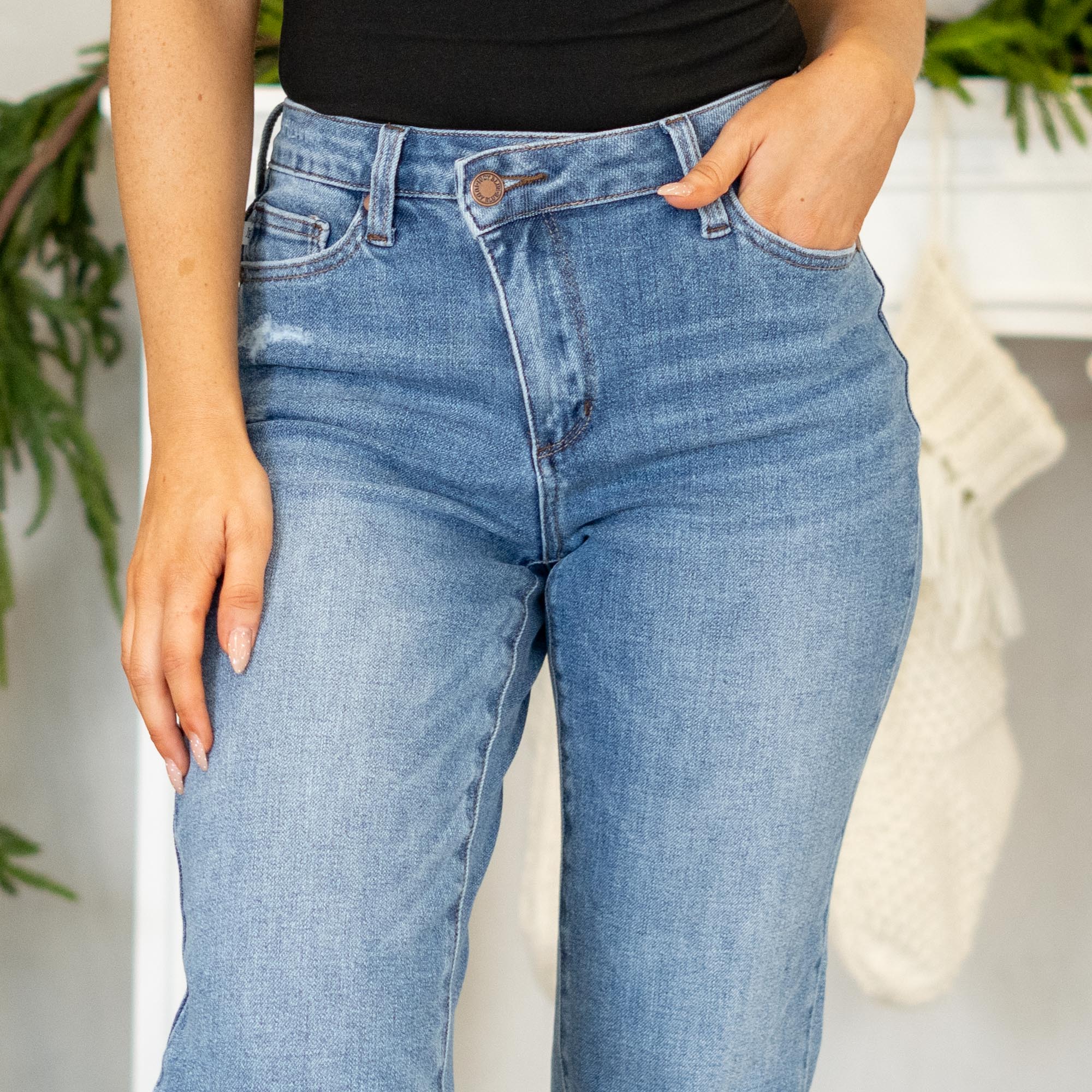 Judy Blue
Criss-cross waist, soft stretch, light distressing—your new easy, flattering boyfriend jean with a single cuff finish.
Color: Medium Blue
Cut: Boyfriend, 28" Inseam*
Rise: High Rise, 10.25" Front Rise*
Material: 81% Cotton, 16% Poly, 3% Spandex
Stitching: Classic
Fly: Zipper
Style #: Style # JB881003 | # 881003
*Measured on the smallest size, measurements may vary by size.
Contact us for any additional measurements or sizing.